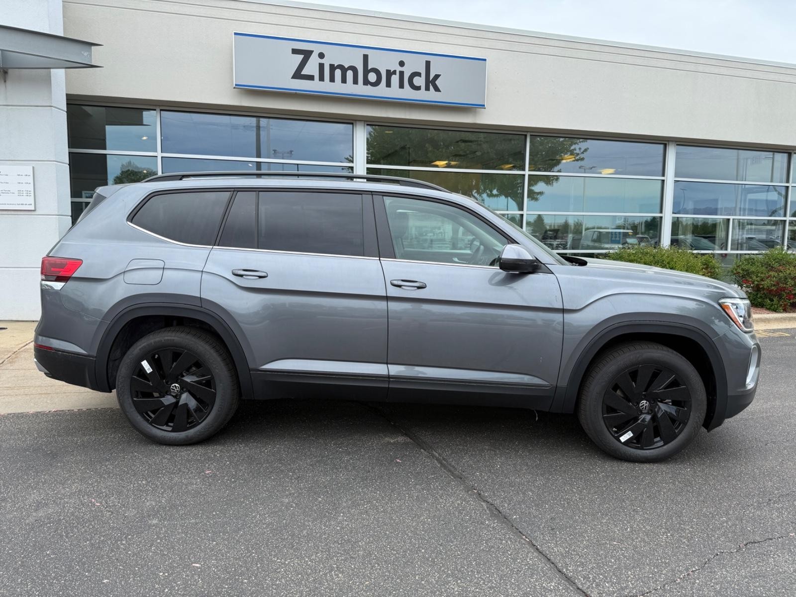 Volkswagen Atlas Vehicle Image 02
