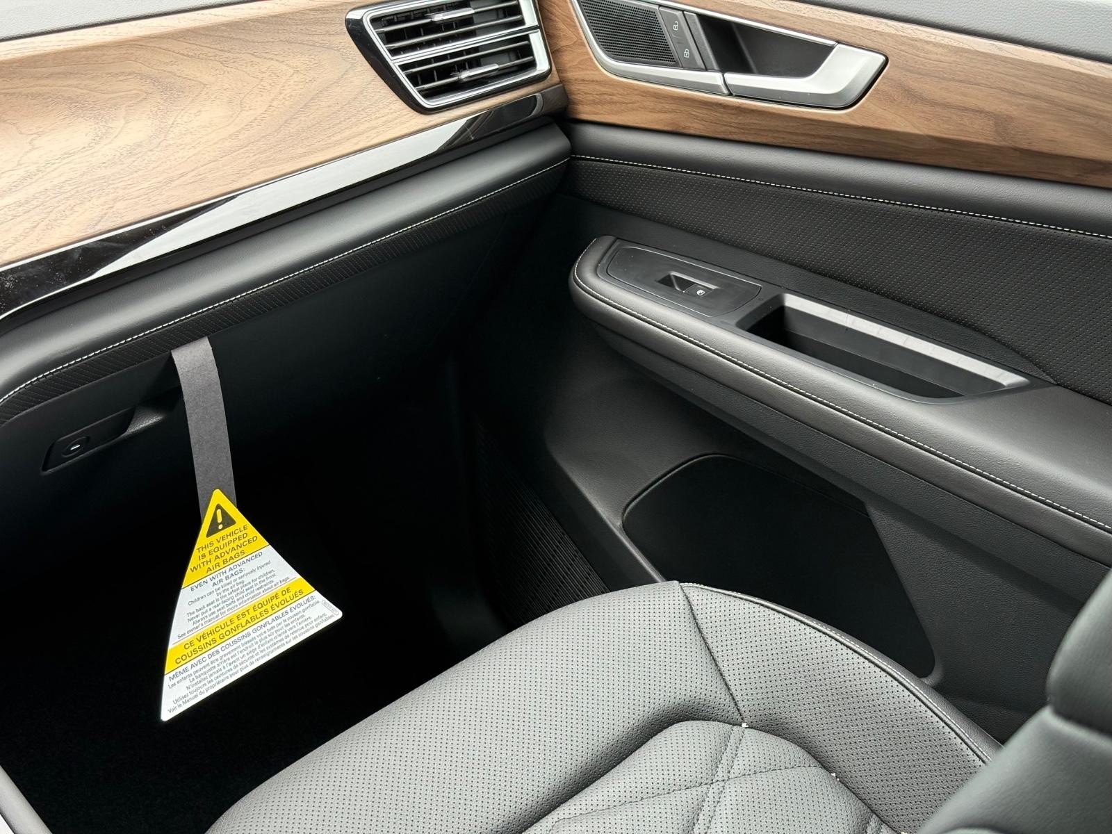 Volkswagen Atlas Vehicle Image 11