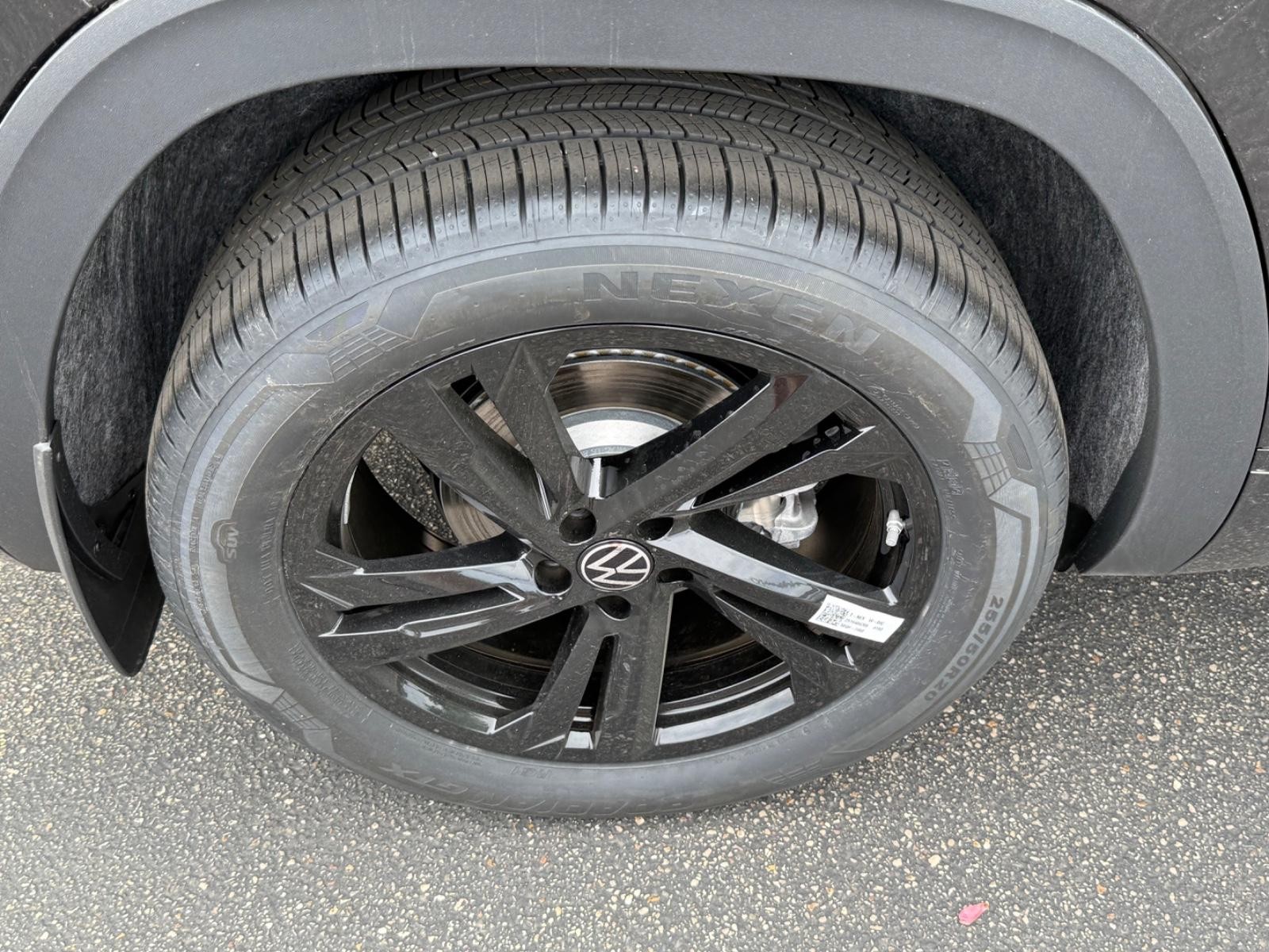 Volkswagen Atlas Cross Sport Vehicle Image 04