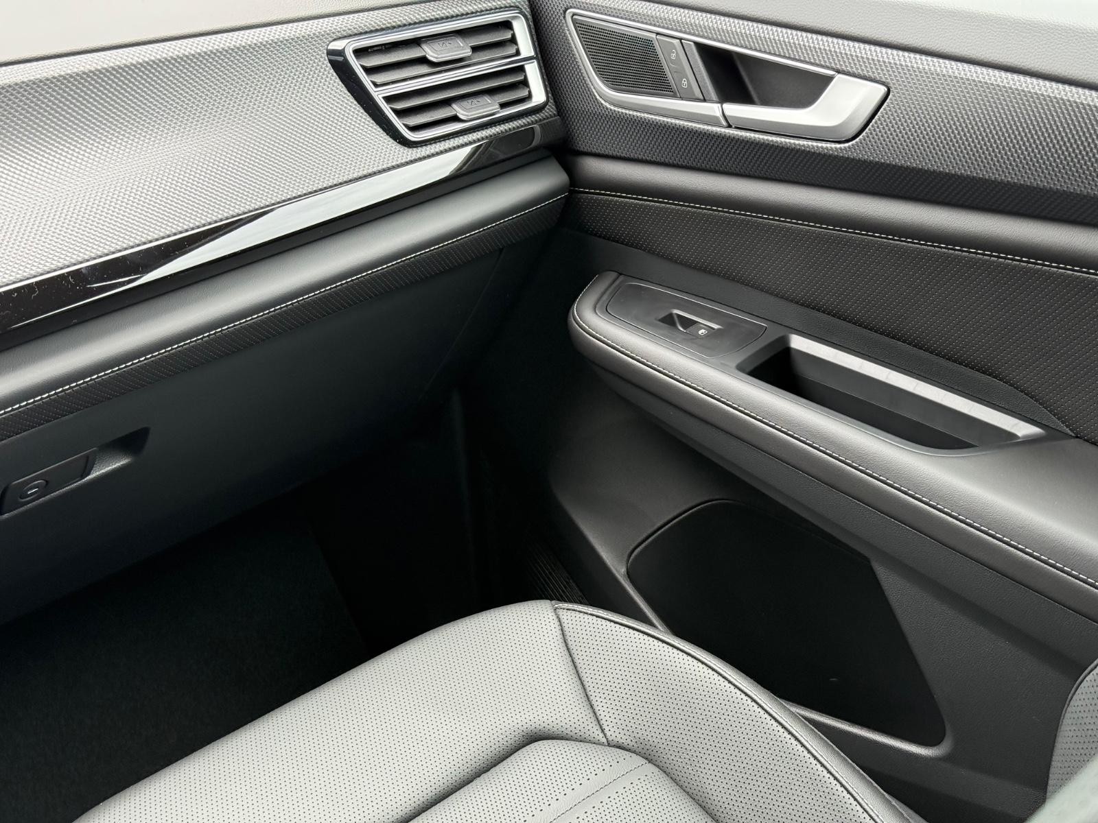 Volkswagen Atlas Cross Sport Vehicle Image 10