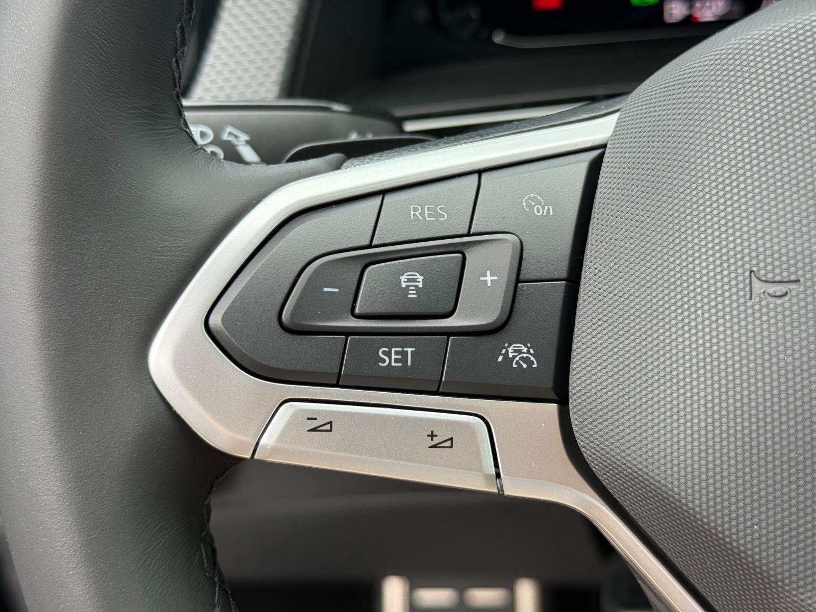 Volkswagen Atlas Cross Sport Vehicle Image 11