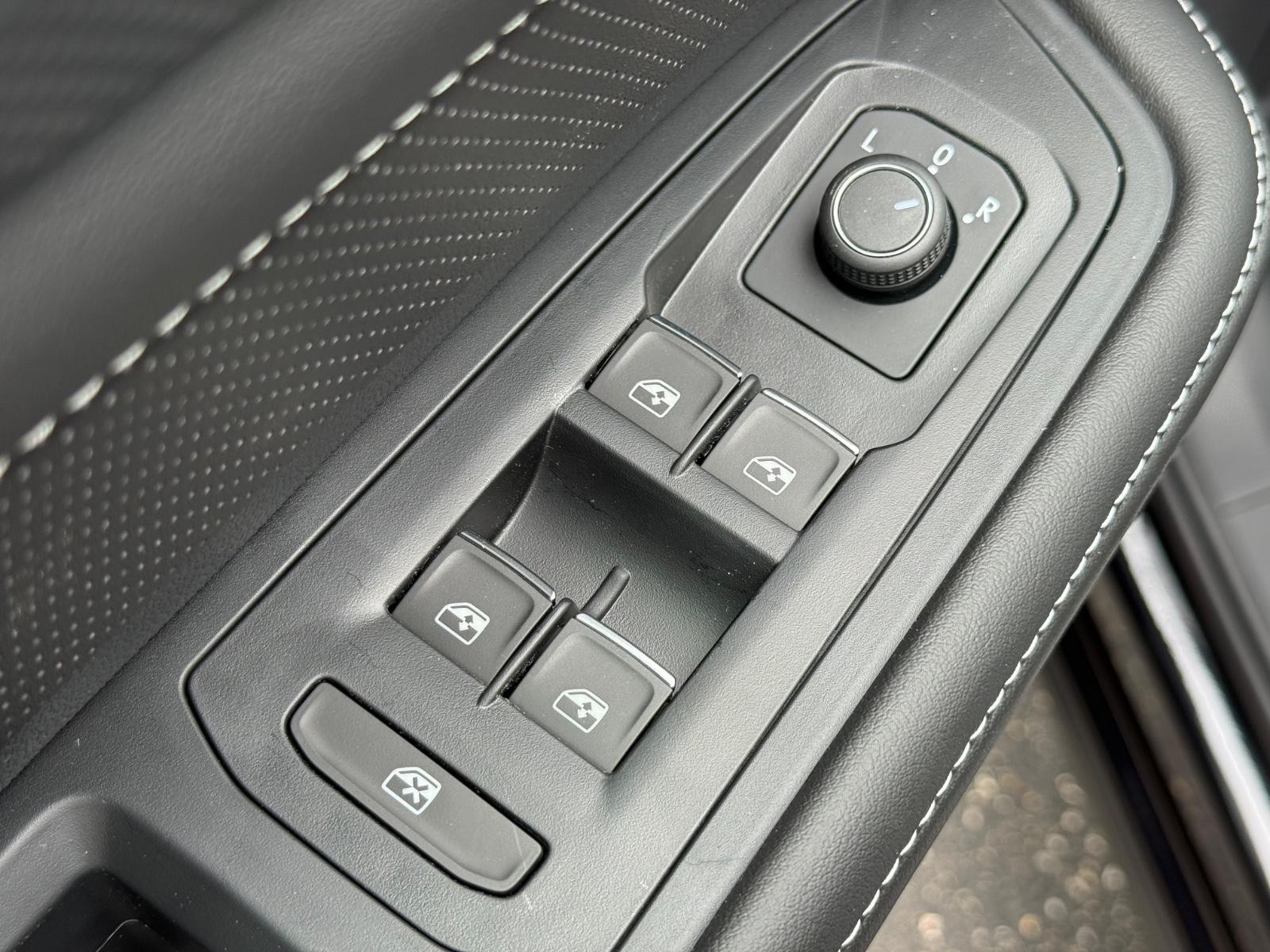 Volkswagen Atlas Cross Sport Vehicle Image 16