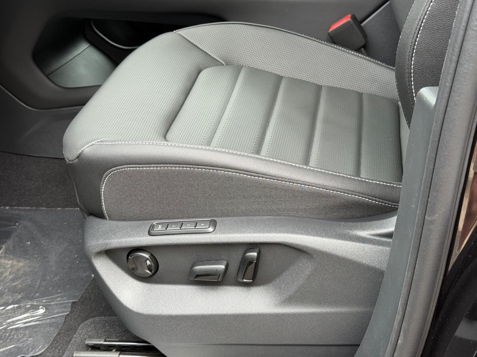 Volkswagen Atlas Cross Sport Vehicle Image 17