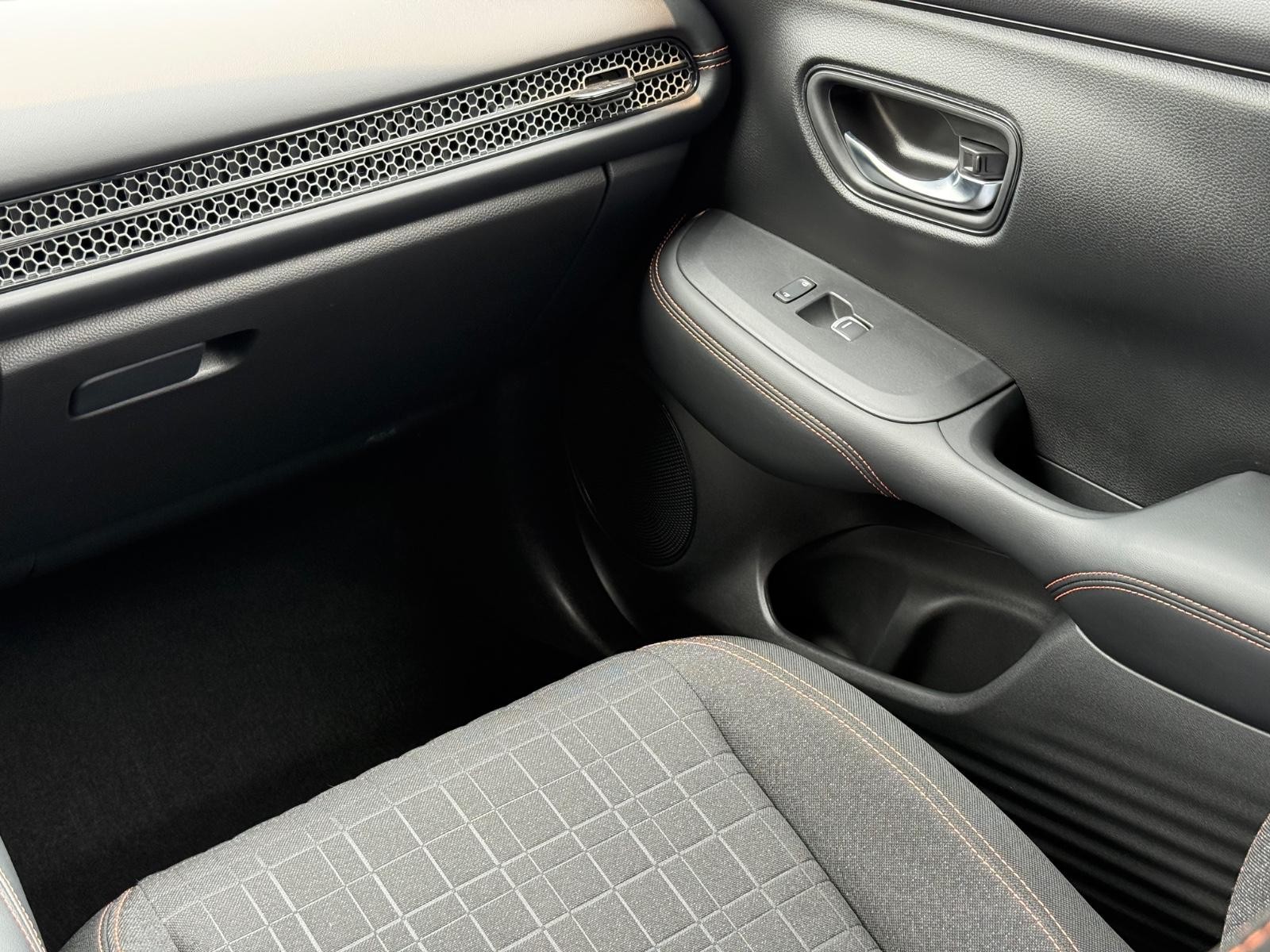 Honda HR-V Vehicle Image 15