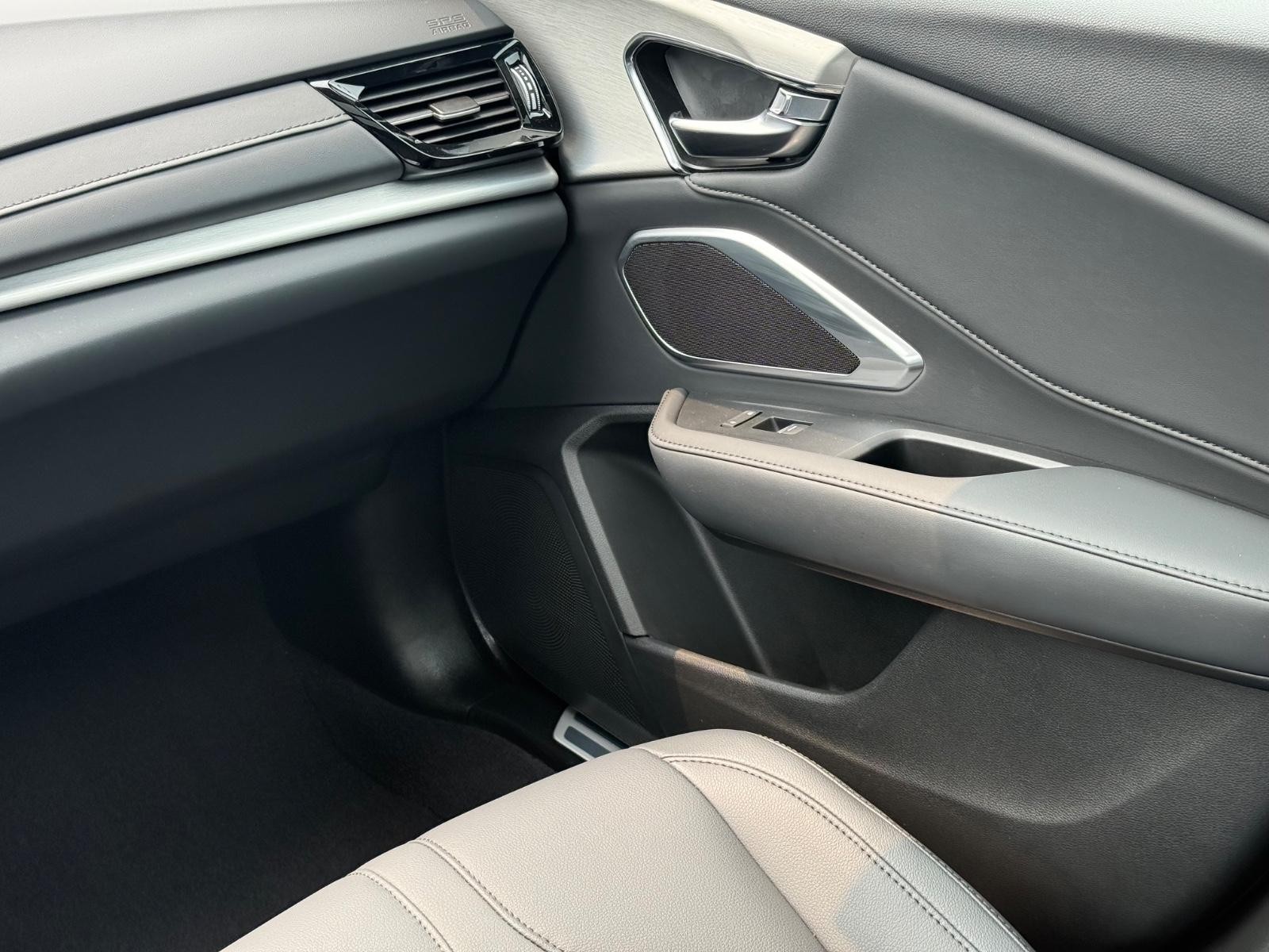 Acura RDX Vehicle Image 15