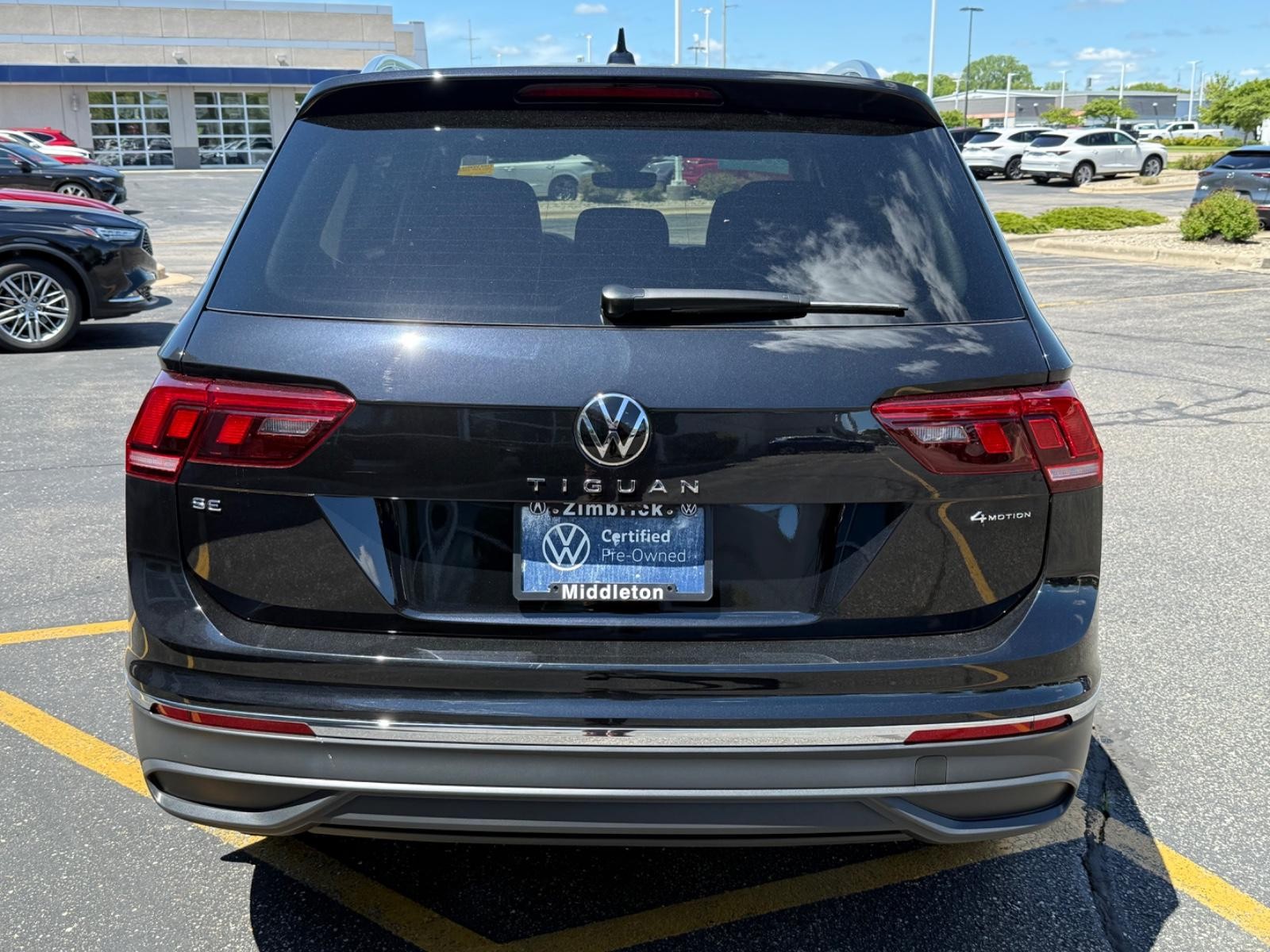 Volkswagen Tiguan Vehicle Image 04