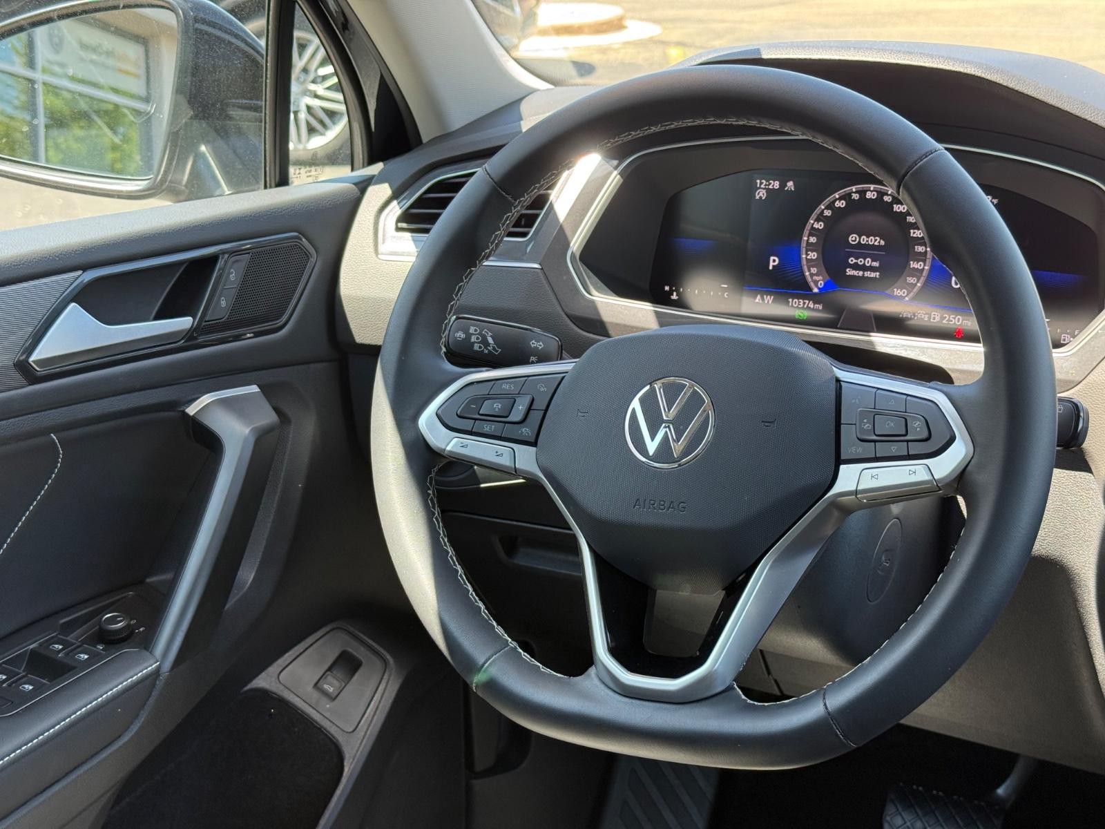 Volkswagen Tiguan Vehicle Image 14