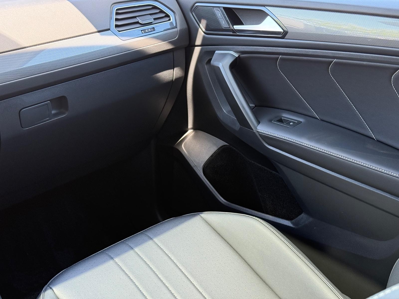 Volkswagen Tiguan Vehicle Image 15