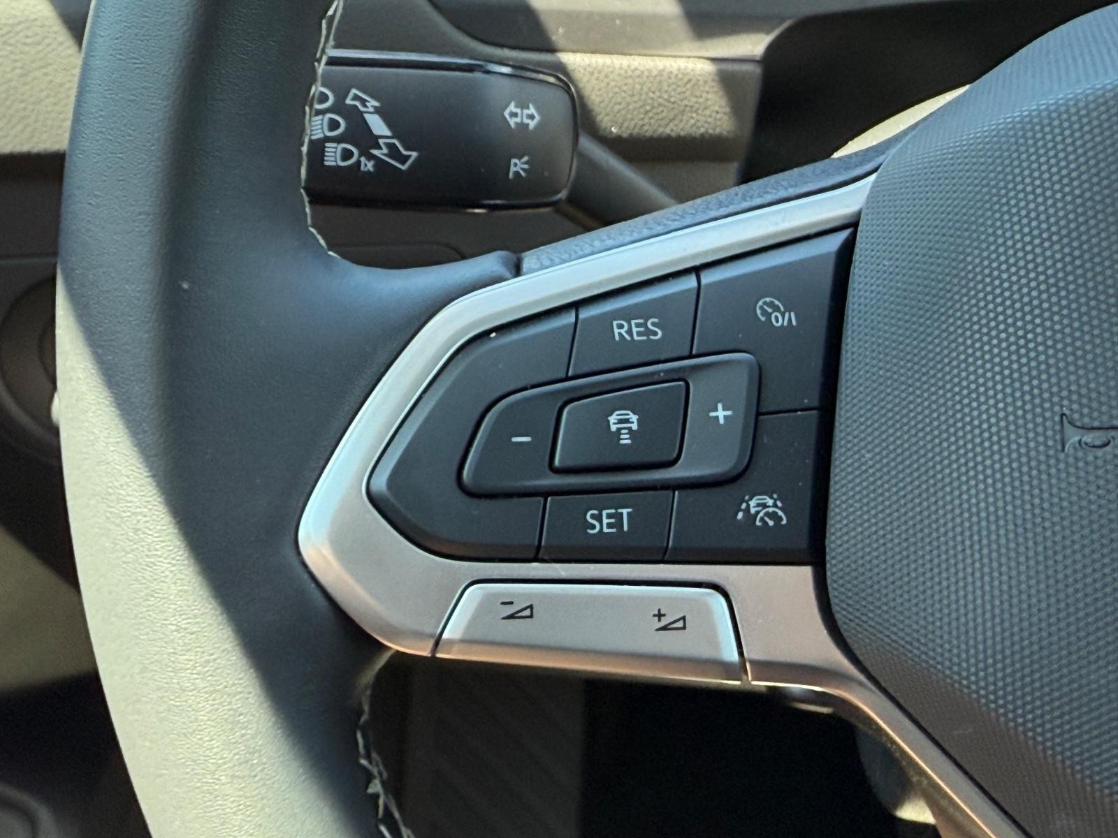 Volkswagen Tiguan Vehicle Image 16
