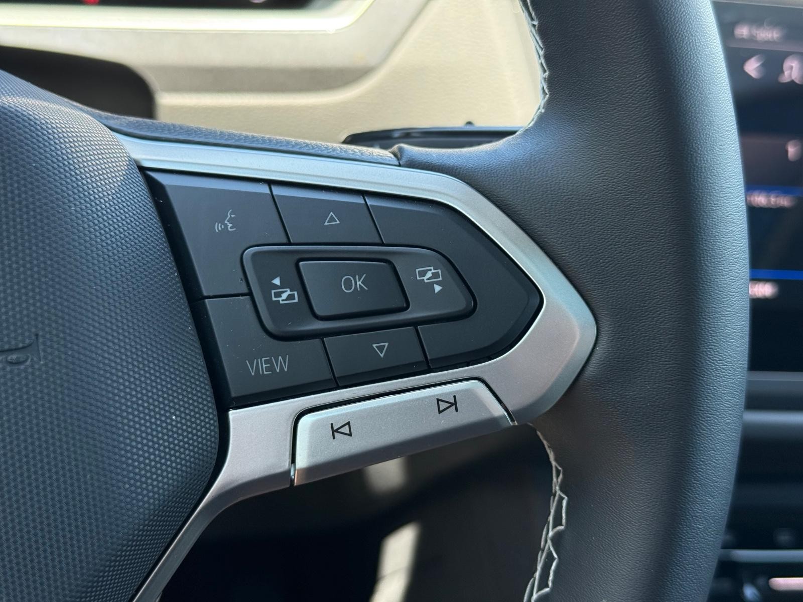 Volkswagen Tiguan Vehicle Image 17