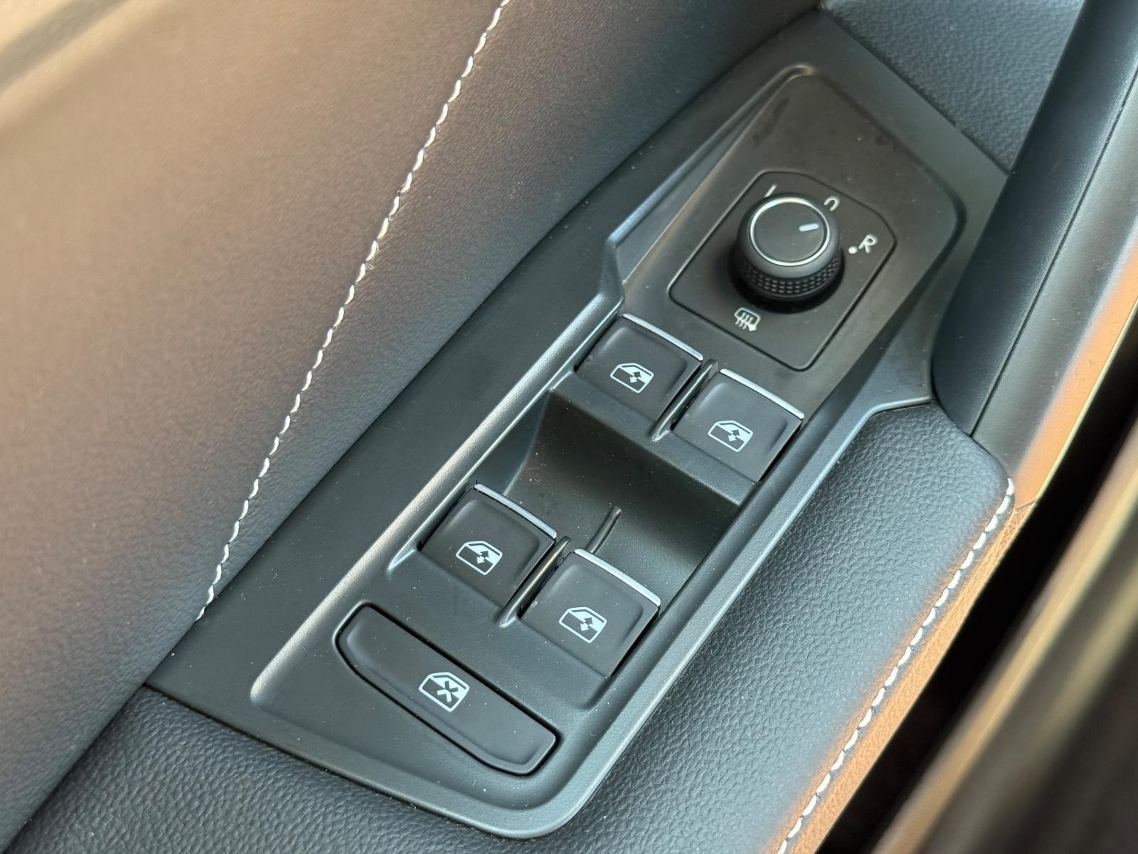 Volkswagen Tiguan Vehicle Image 21