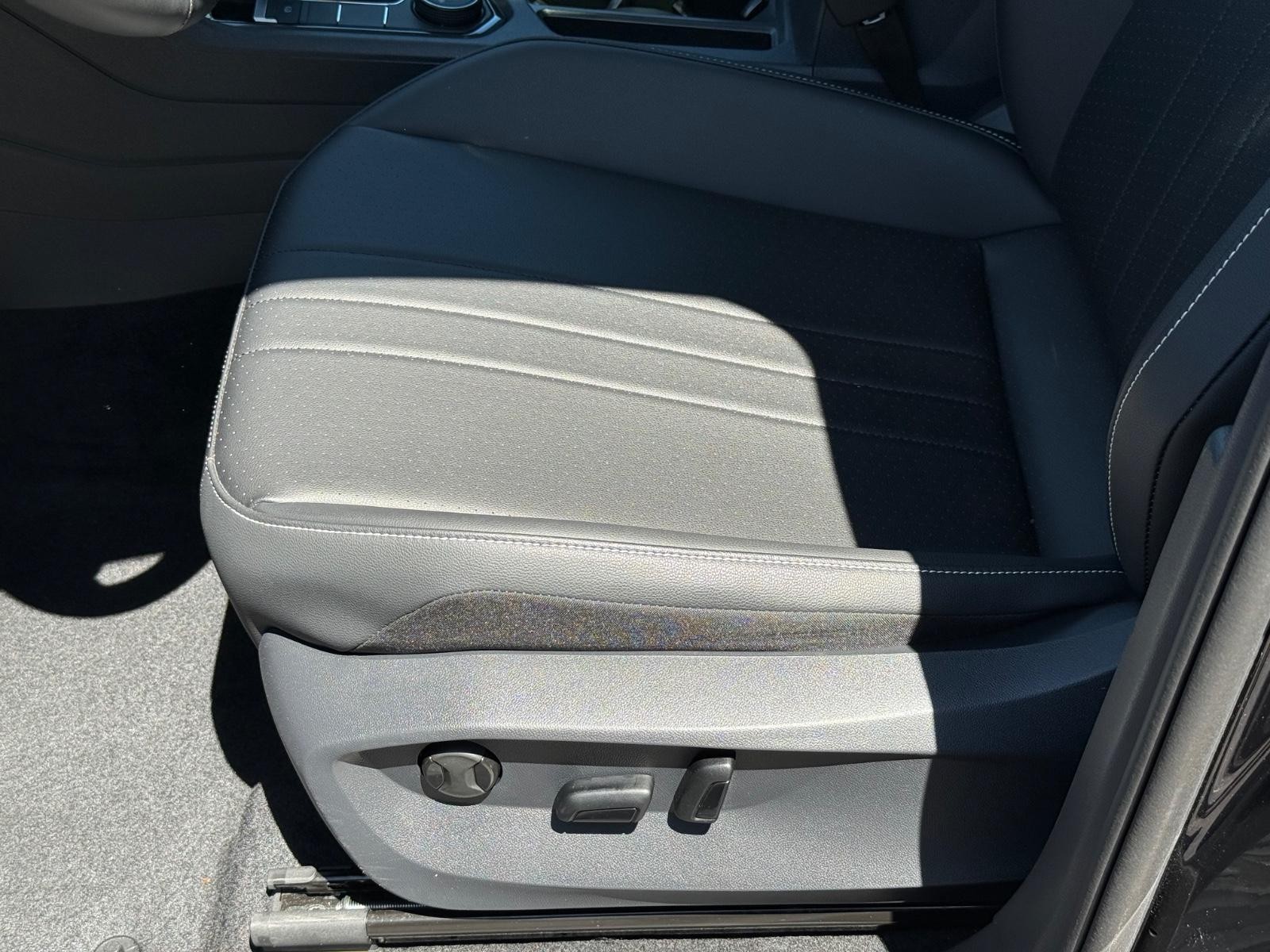 Volkswagen Tiguan Vehicle Image 22