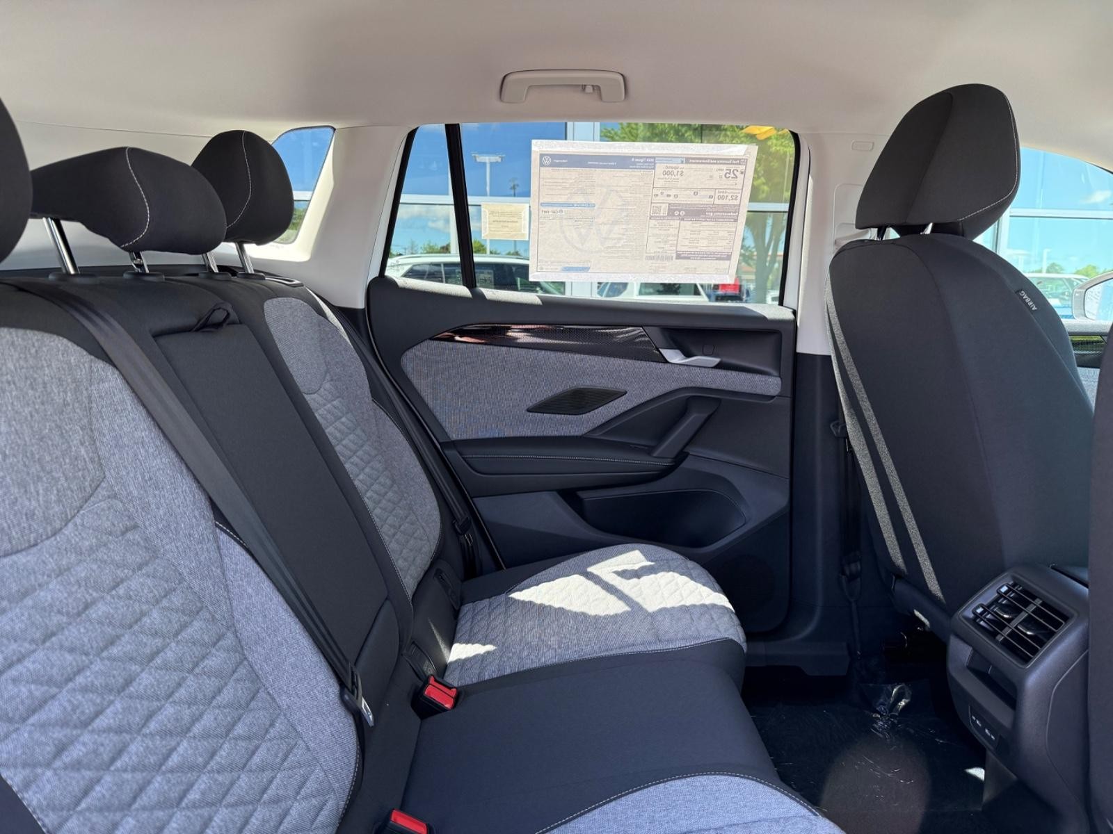 Volkswagen Tiguan Vehicle Image 05