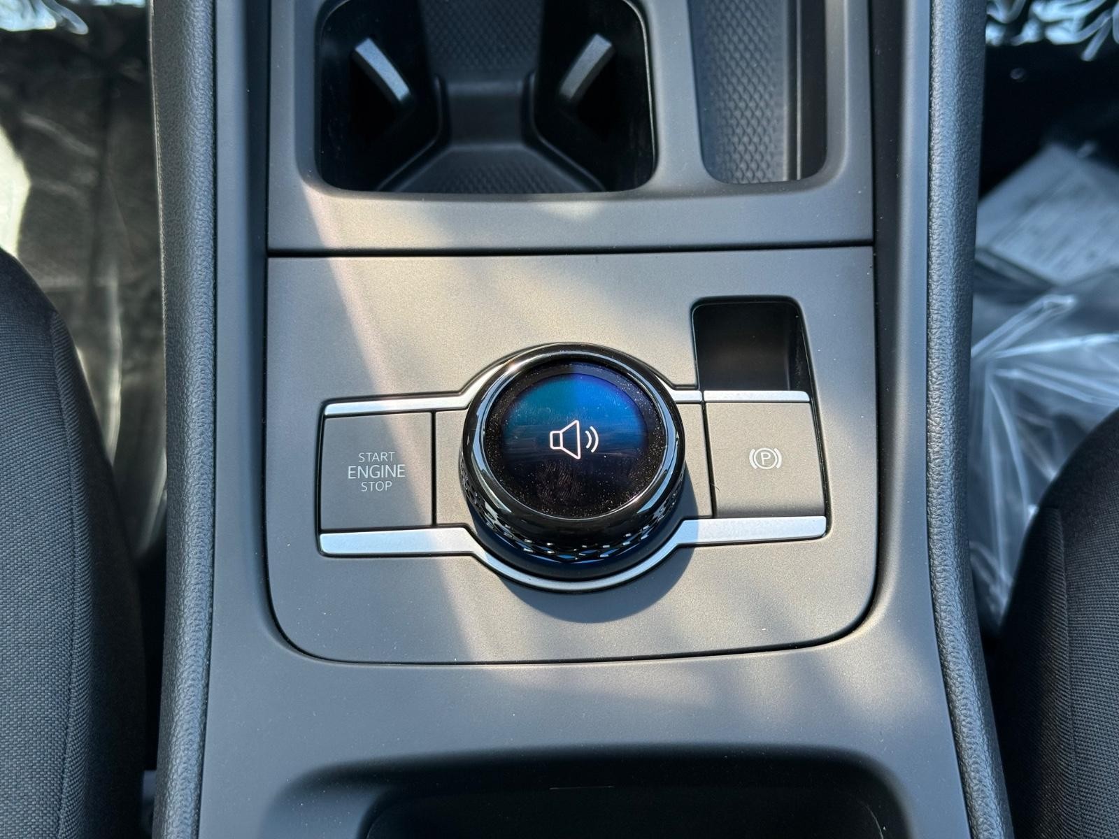 Volkswagen Tiguan Vehicle Image 08