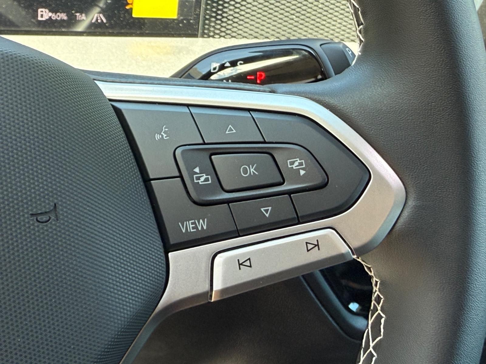 Volkswagen Tiguan Vehicle Image 12