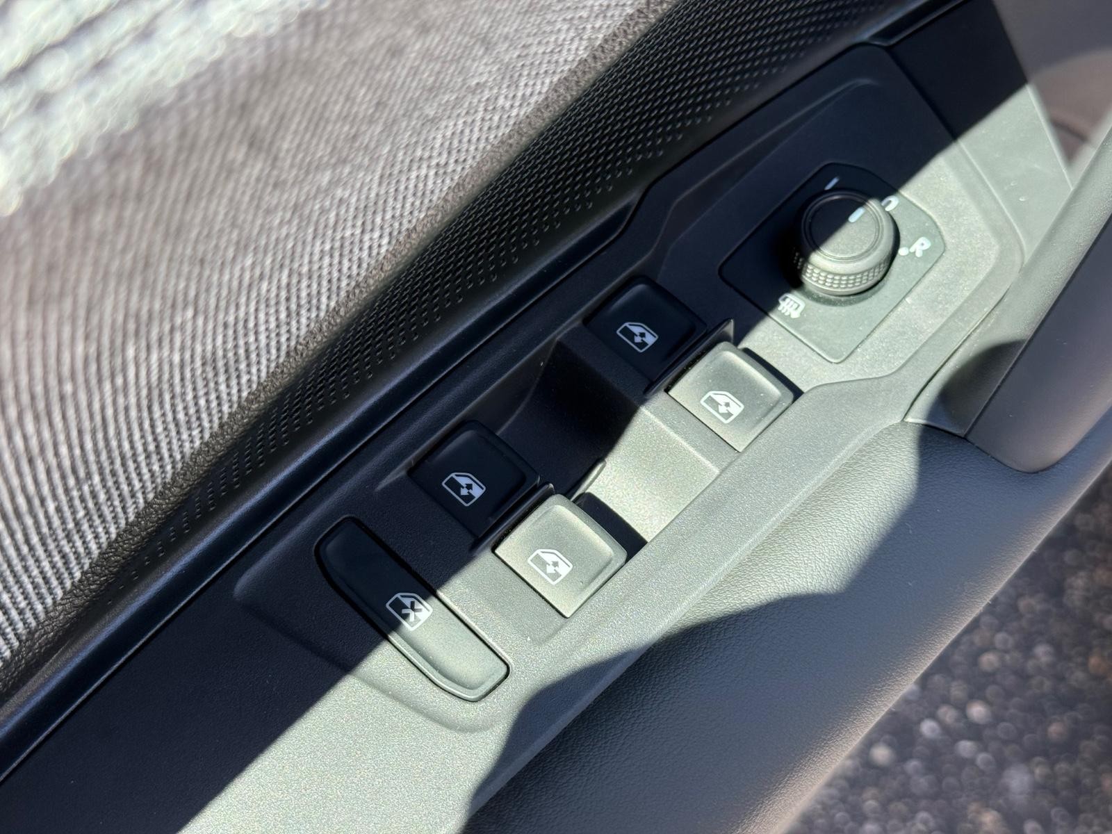 Volkswagen Tiguan Vehicle Image 16