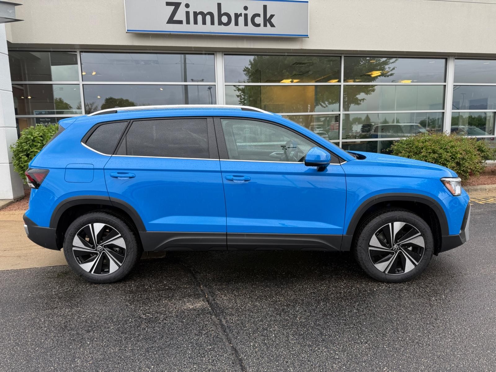 Volkswagen Taos Vehicle Image 02