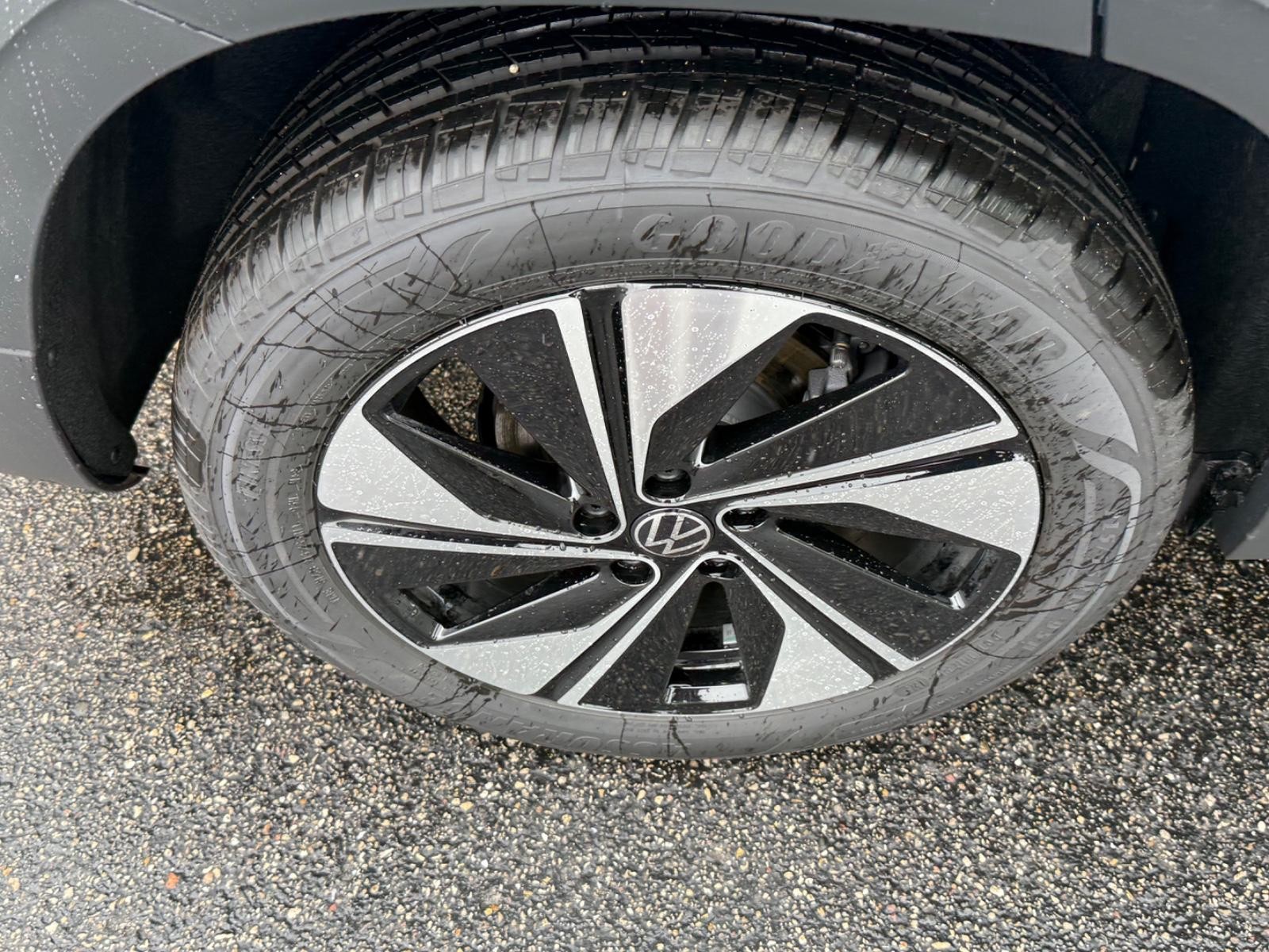 Volkswagen Taos Vehicle Image 04