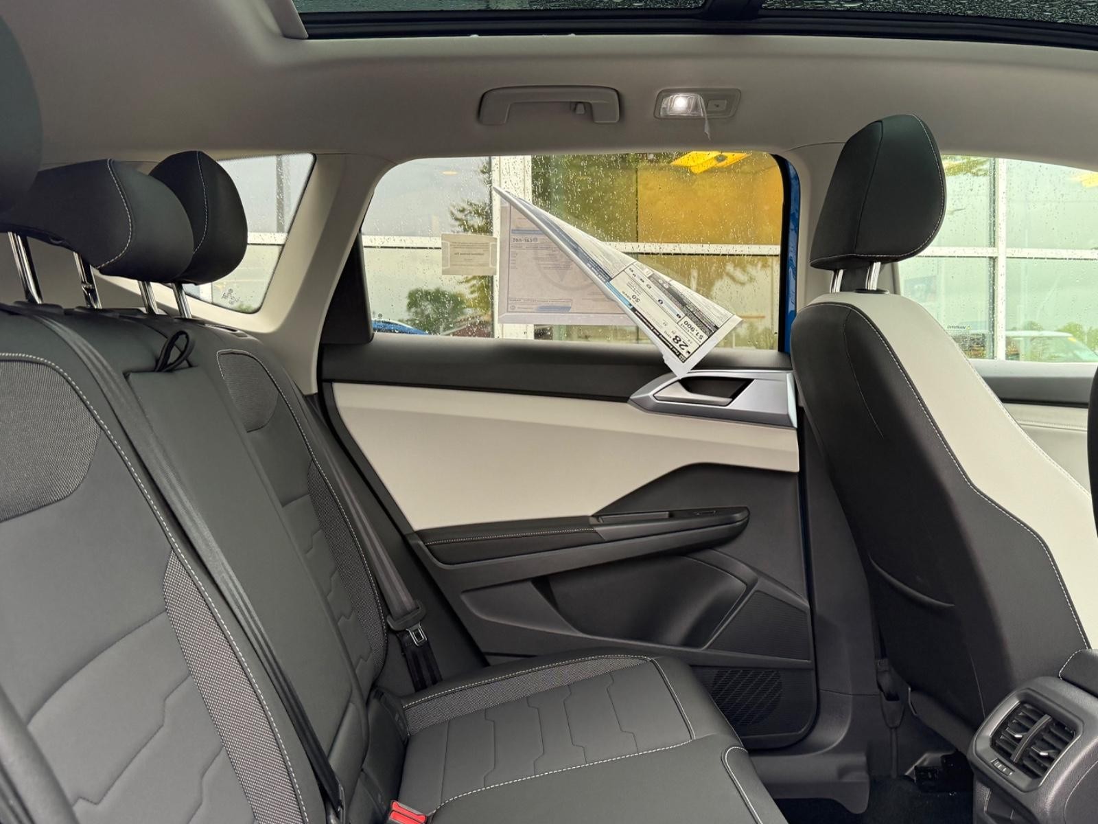 Volkswagen Taos Vehicle Image 05