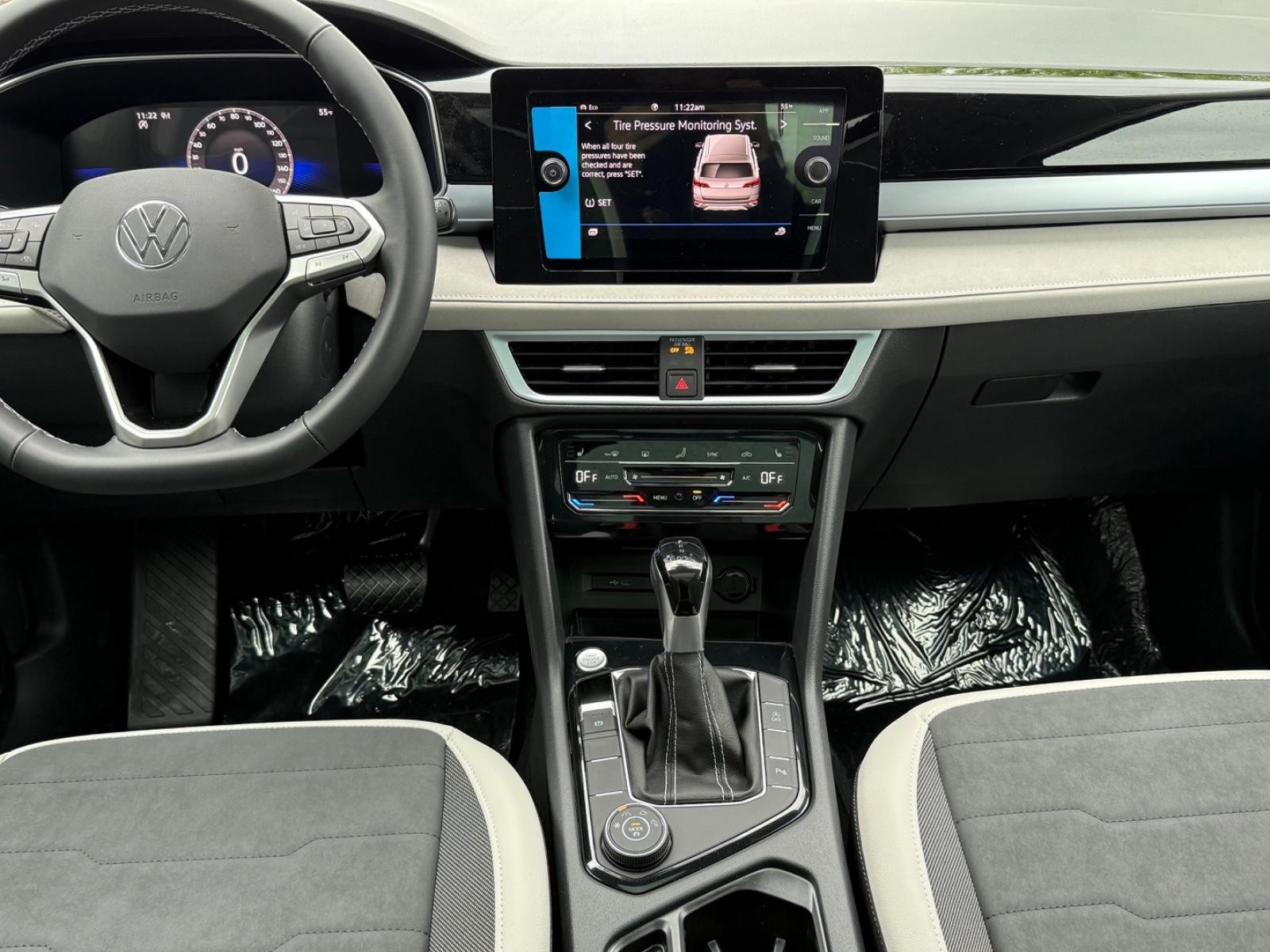 Volkswagen Taos Vehicle Image 06