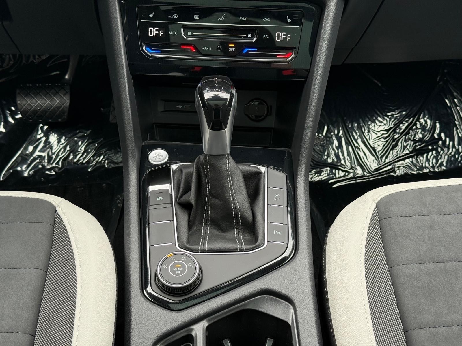 Volkswagen Taos Vehicle Image 08