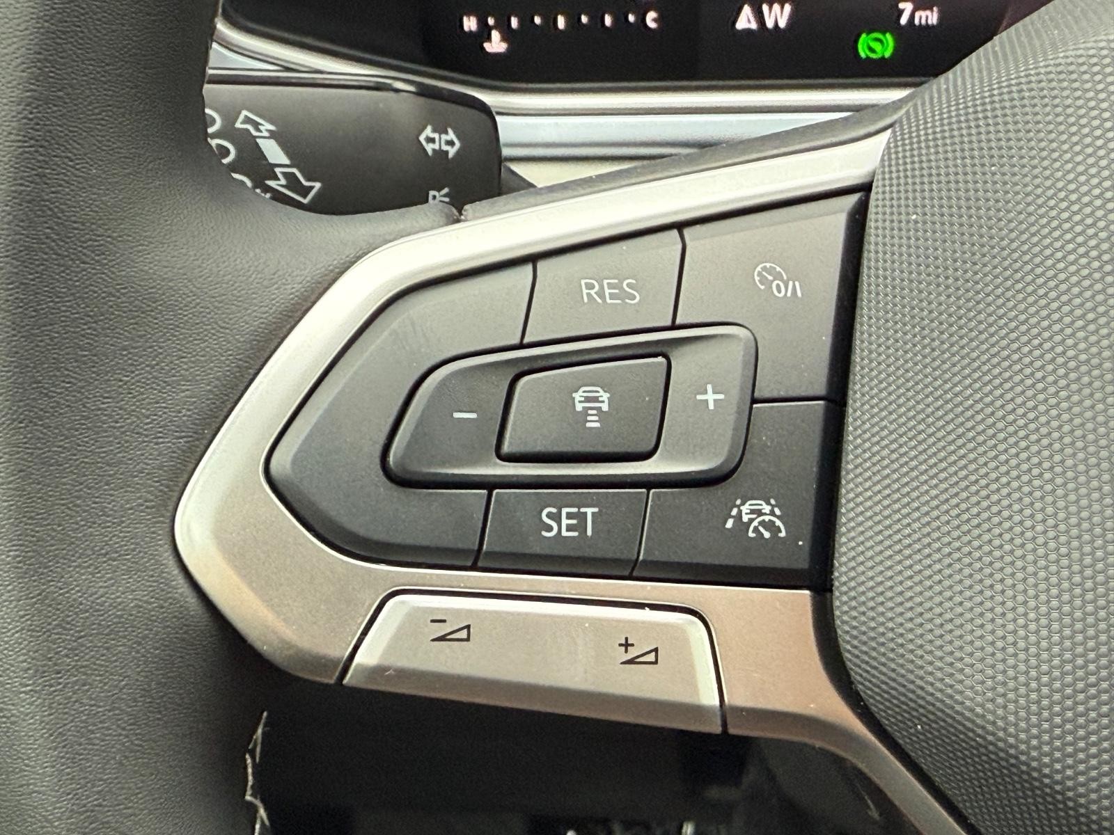 Volkswagen Taos Vehicle Image 11