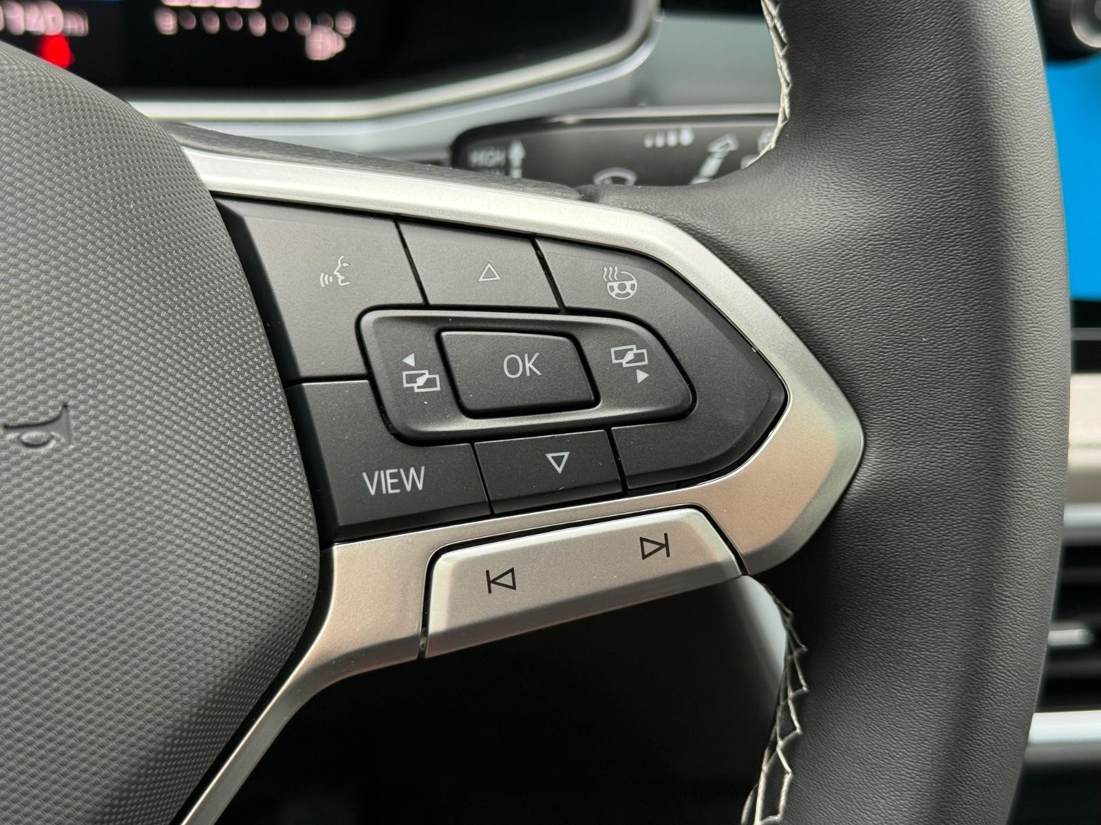 Volkswagen Taos Vehicle Image 12