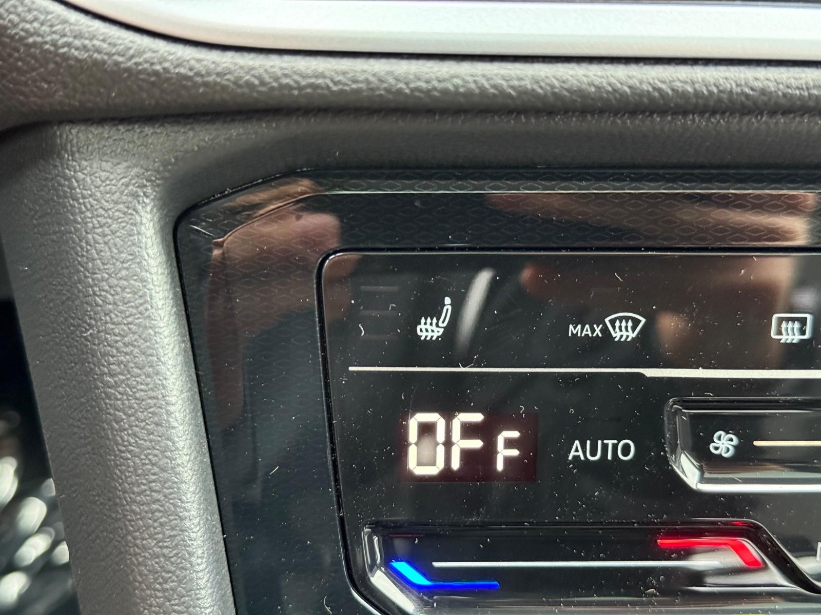 Volkswagen Taos Vehicle Image 14