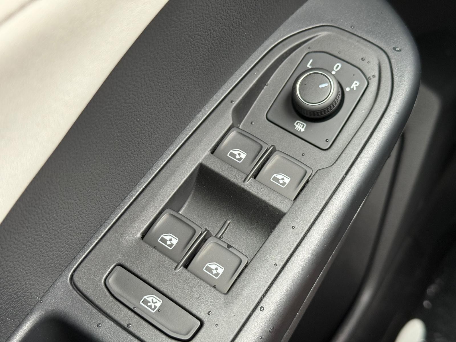 Volkswagen Taos Vehicle Image 15
