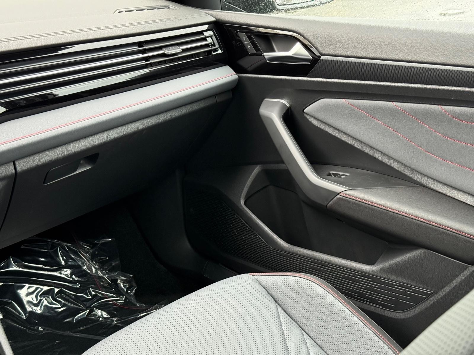 Volkswagen Jetta GLI Vehicle Image 10