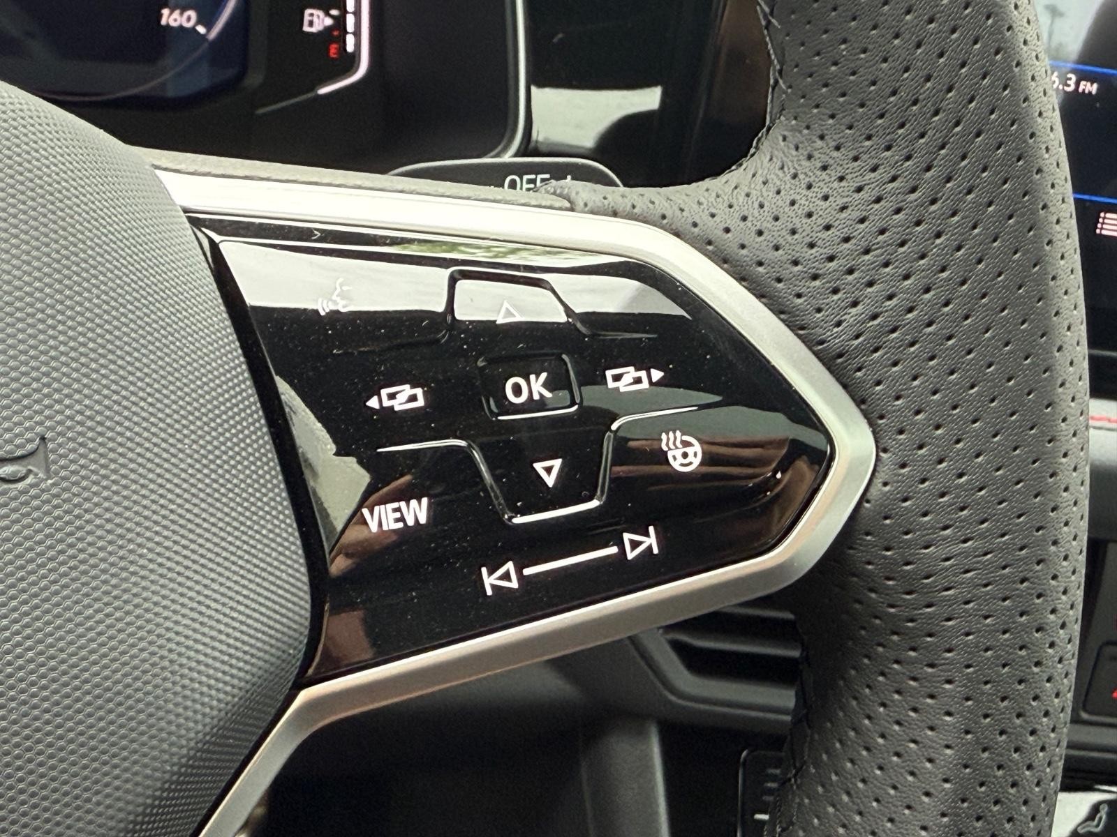 Volkswagen Jetta GLI Vehicle Image 12