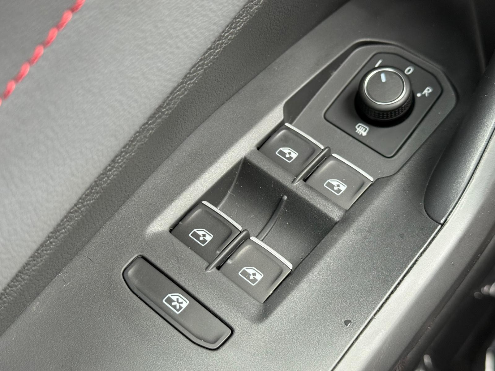 Volkswagen Jetta GLI Vehicle Image 15