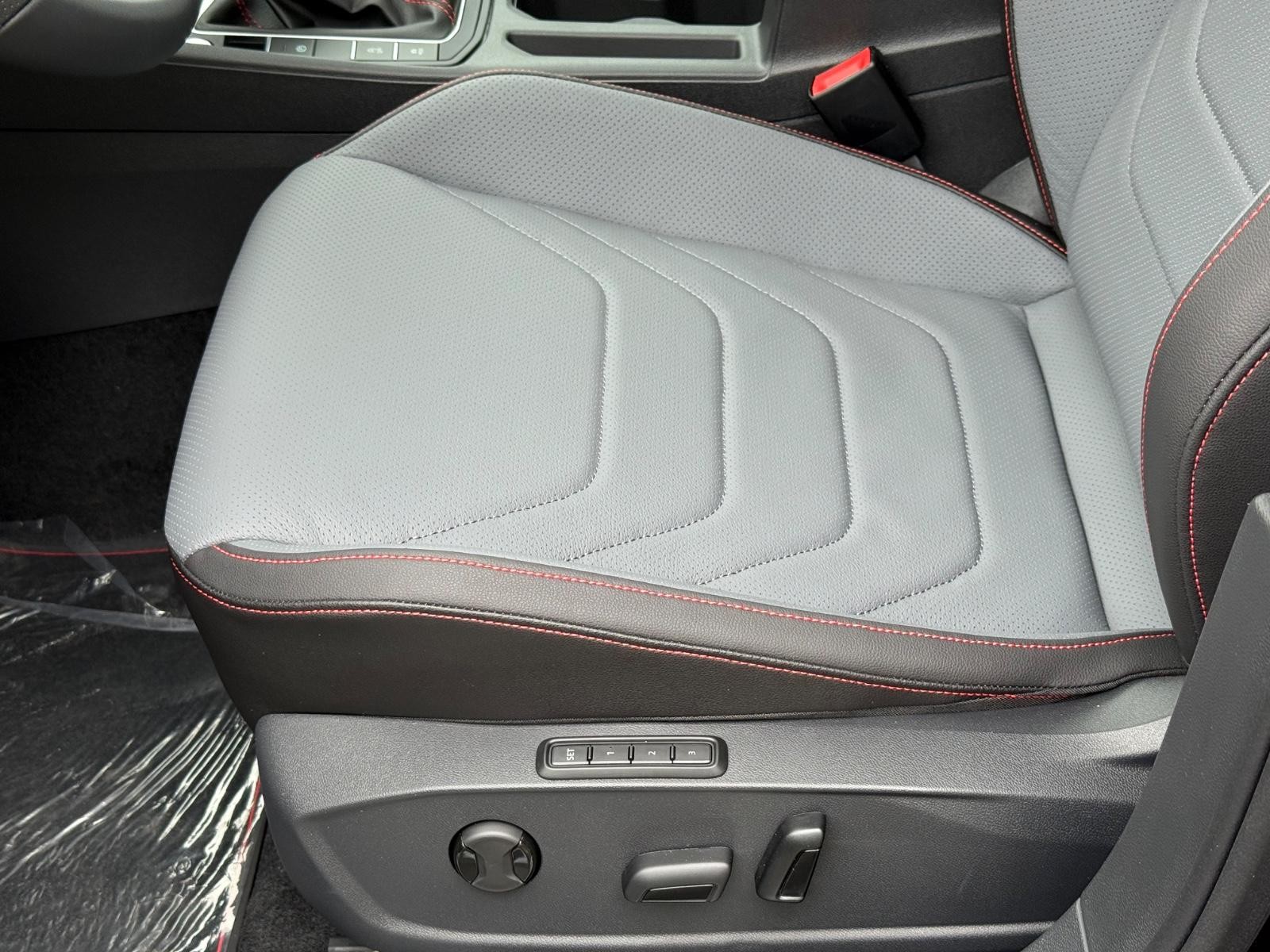 Volkswagen Jetta GLI Vehicle Image 16