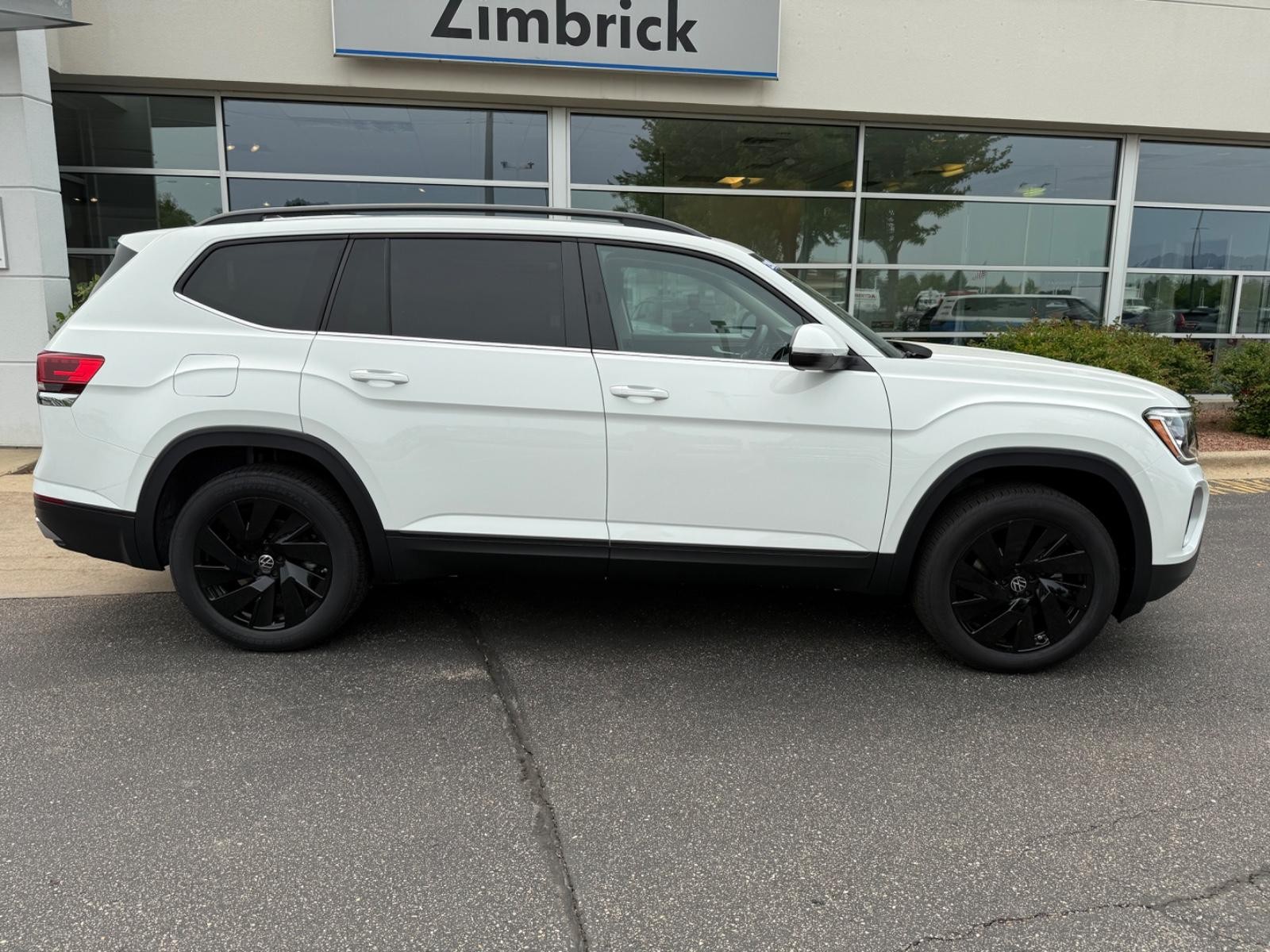 Volkswagen Atlas Vehicle Image 02