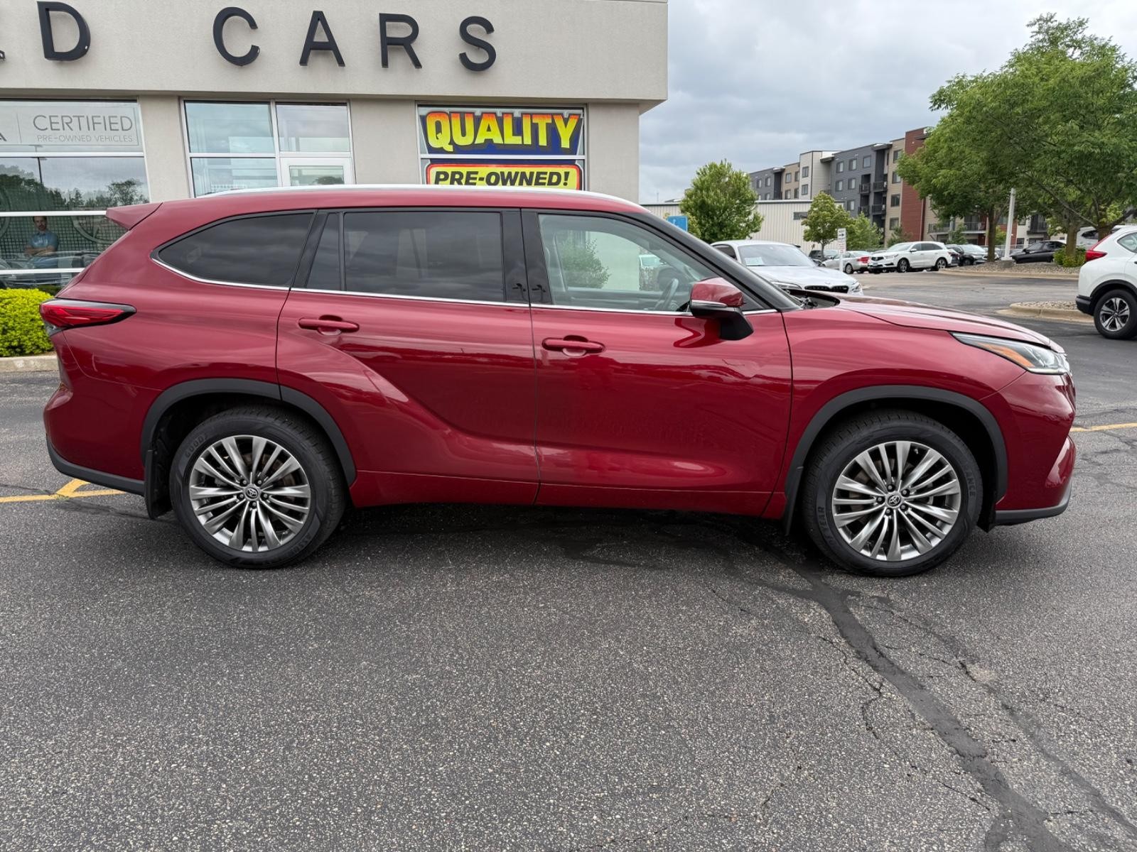 Toyota Highlander Vehicle Image 02