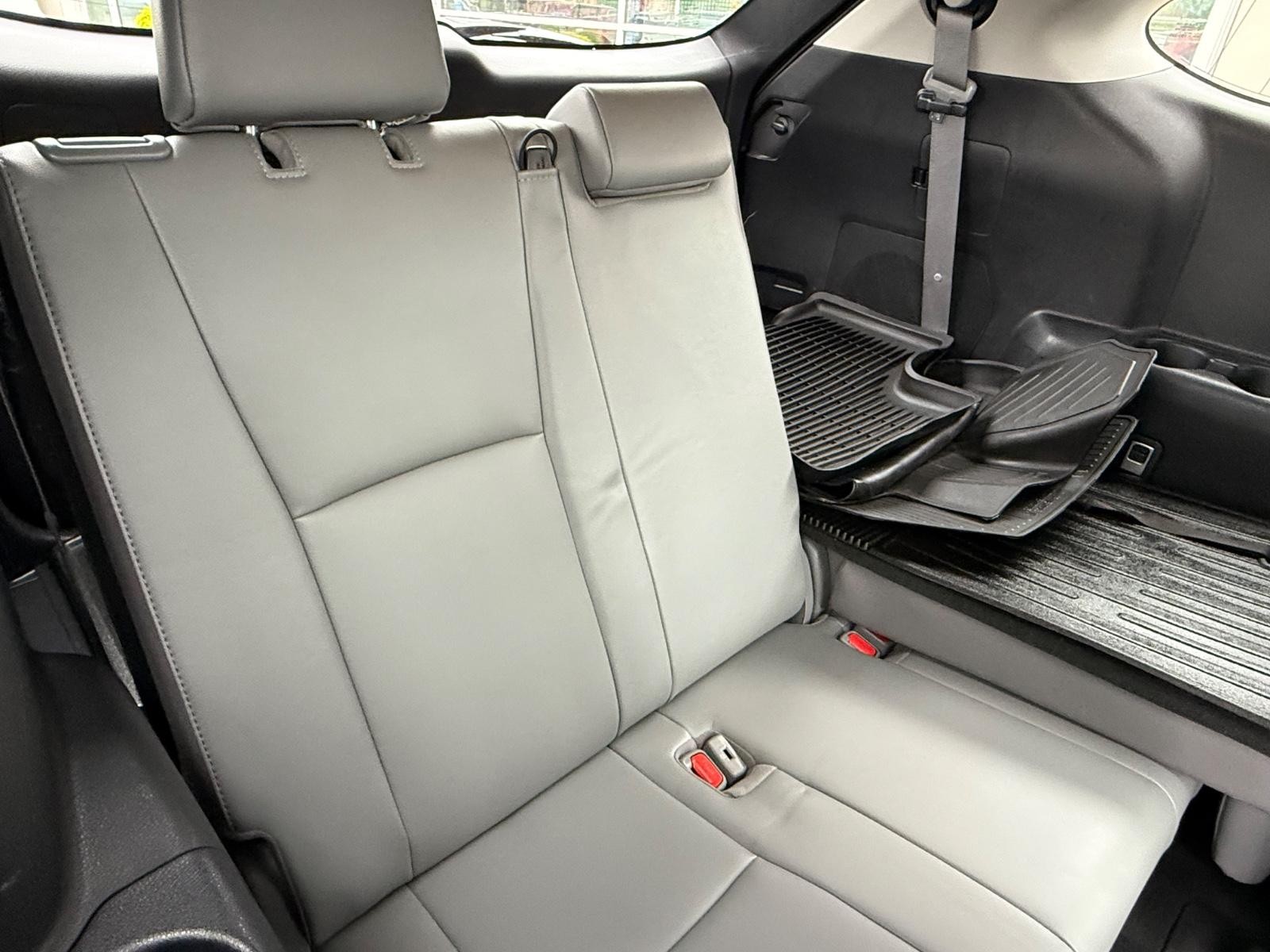 Toyota Highlander Vehicle Image 10