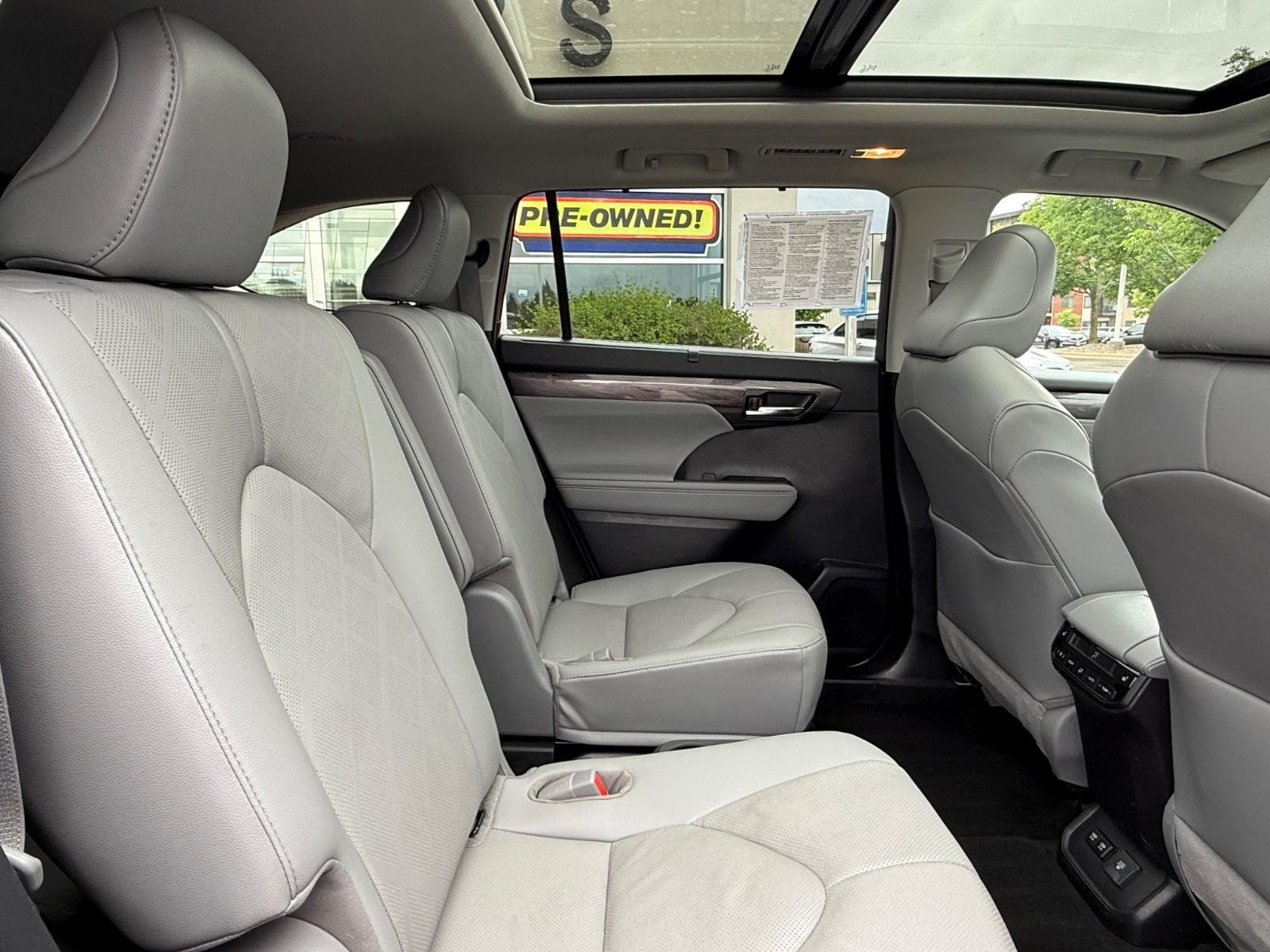 Toyota Highlander Vehicle Image 11
