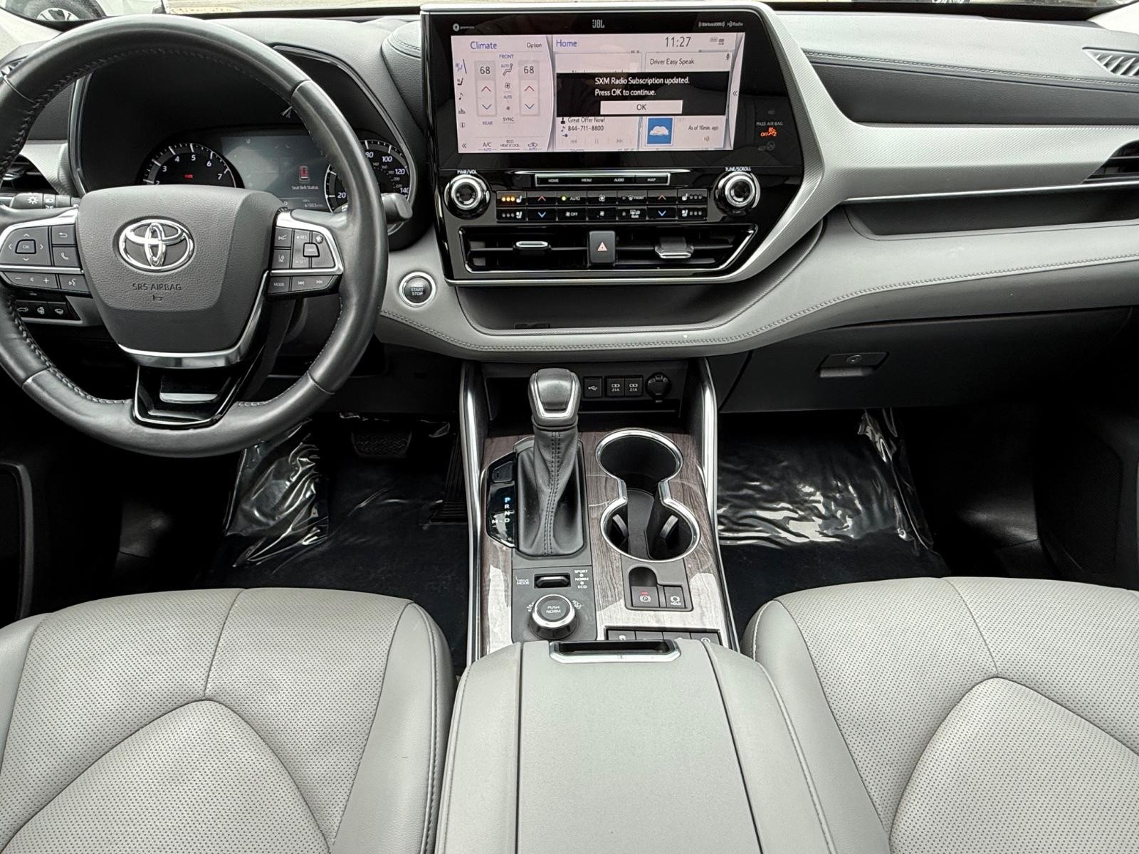 Toyota Highlander Vehicle Image 12