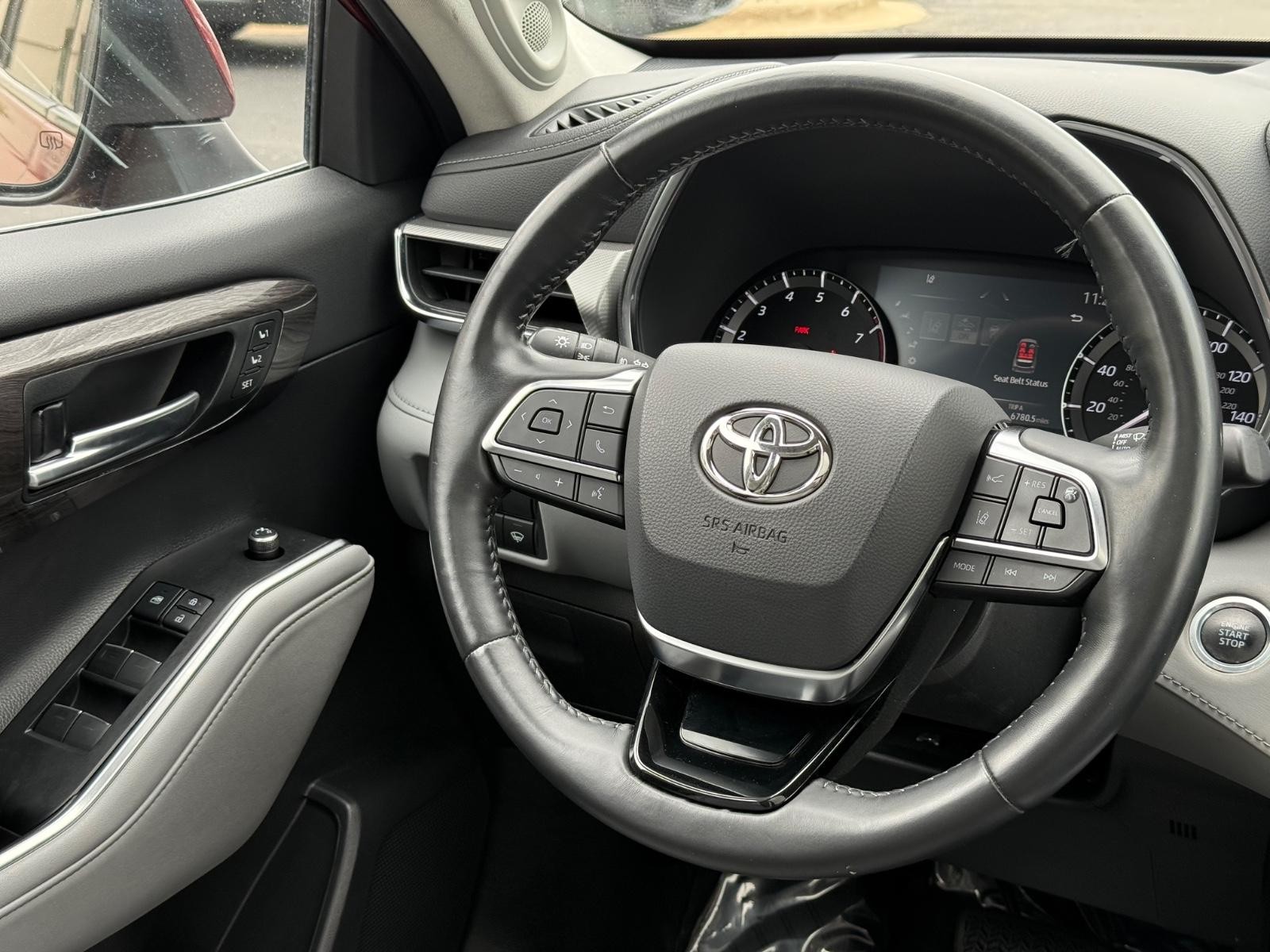 Toyota Highlander Vehicle Image 15