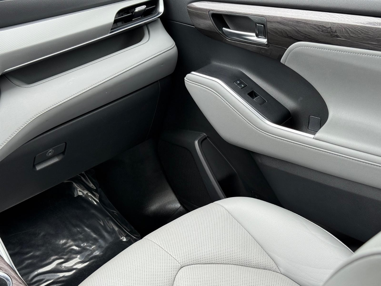 Toyota Highlander Vehicle Image 16