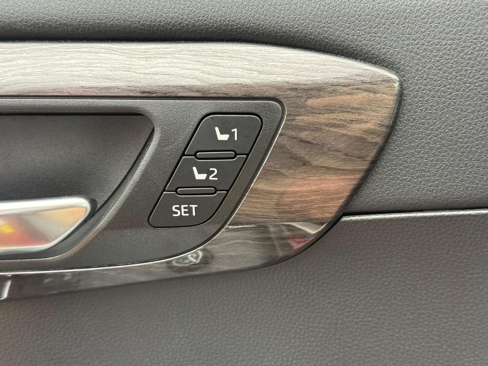 Toyota Highlander Vehicle Image 17