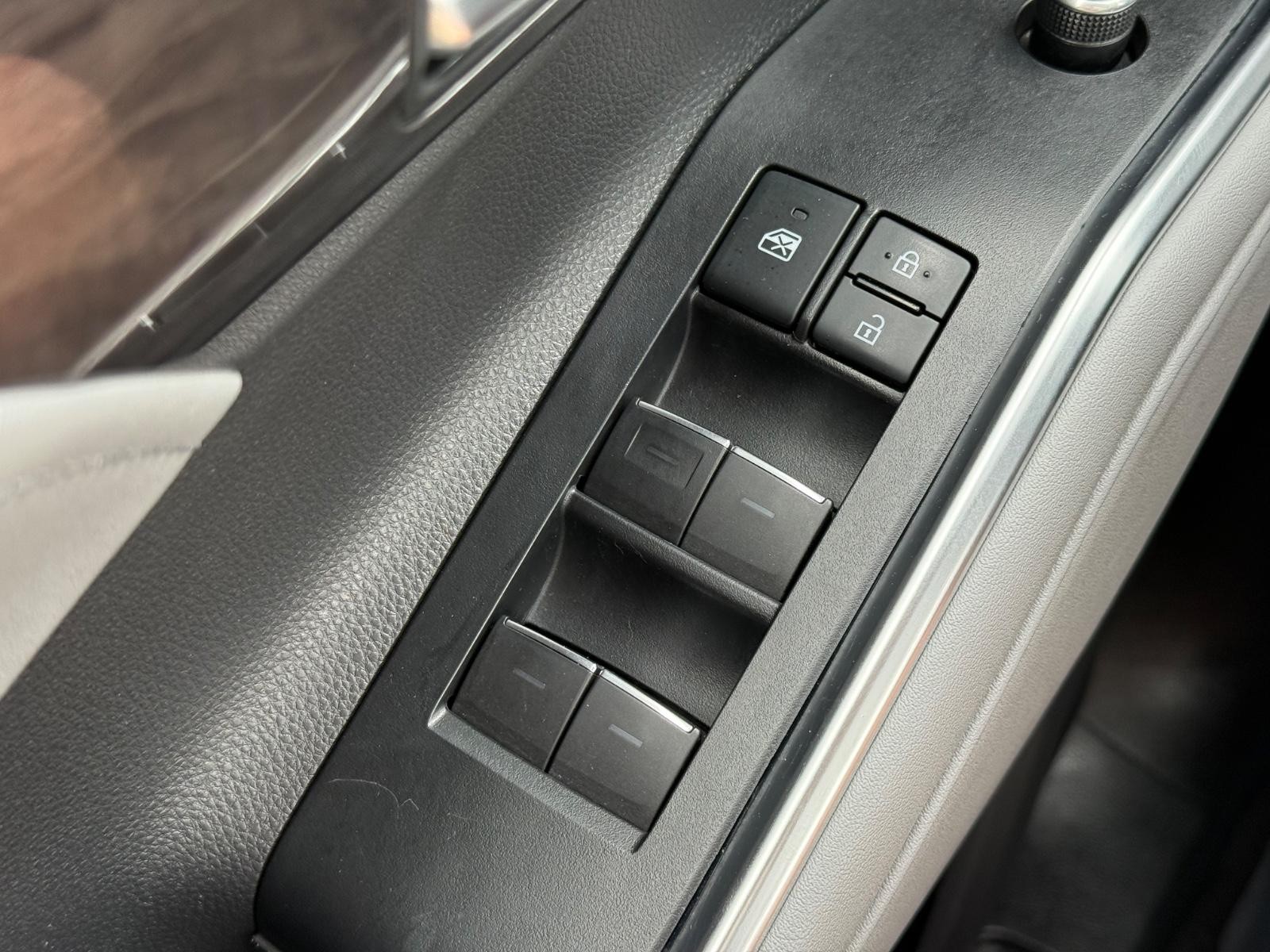 Toyota Highlander Vehicle Image 24