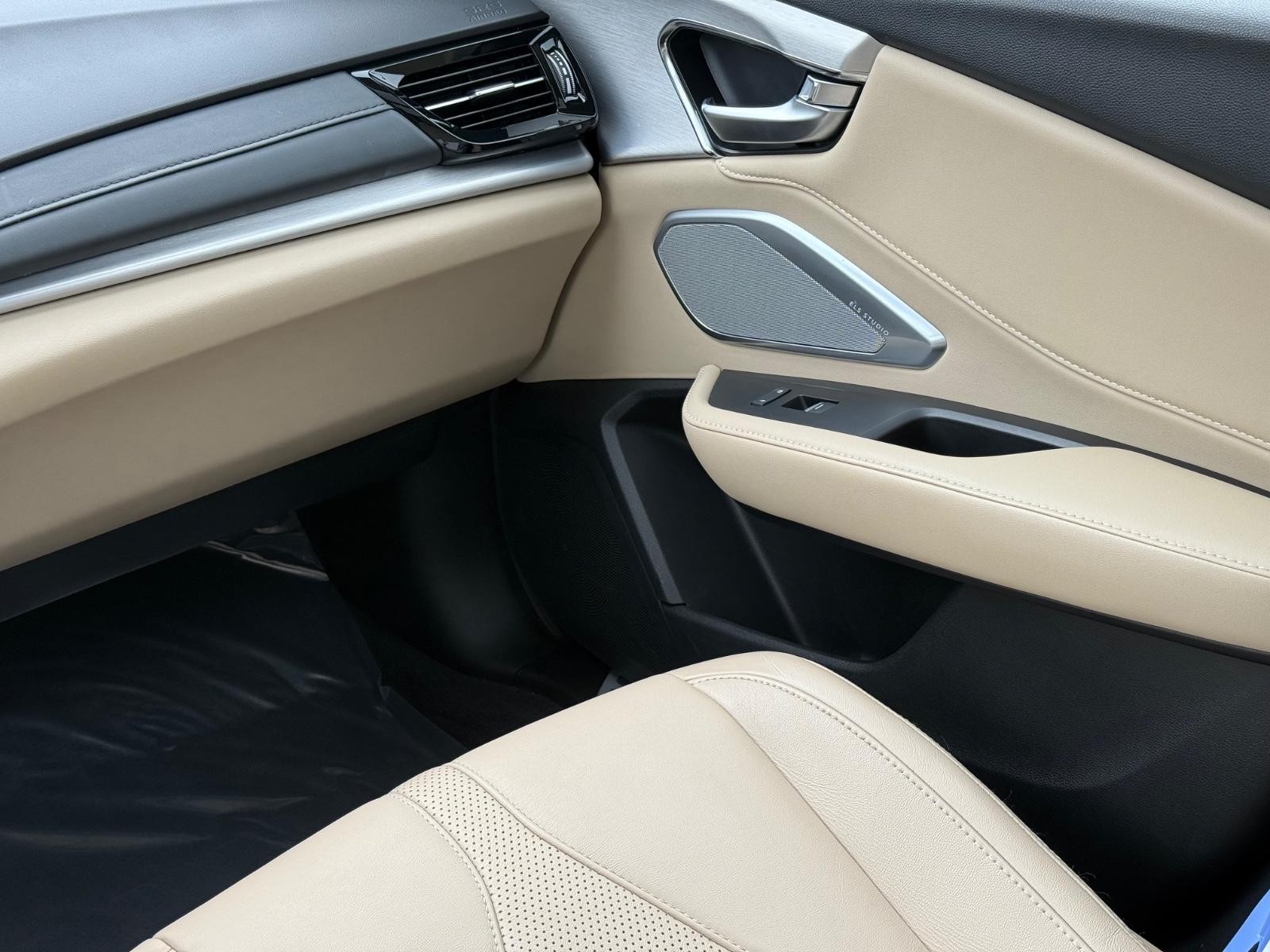 Acura RDX Vehicle Image 16