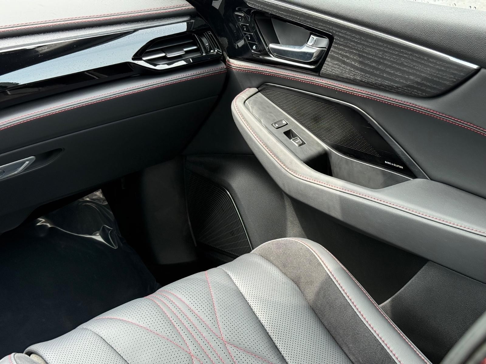 Acura MDX Vehicle Image 15