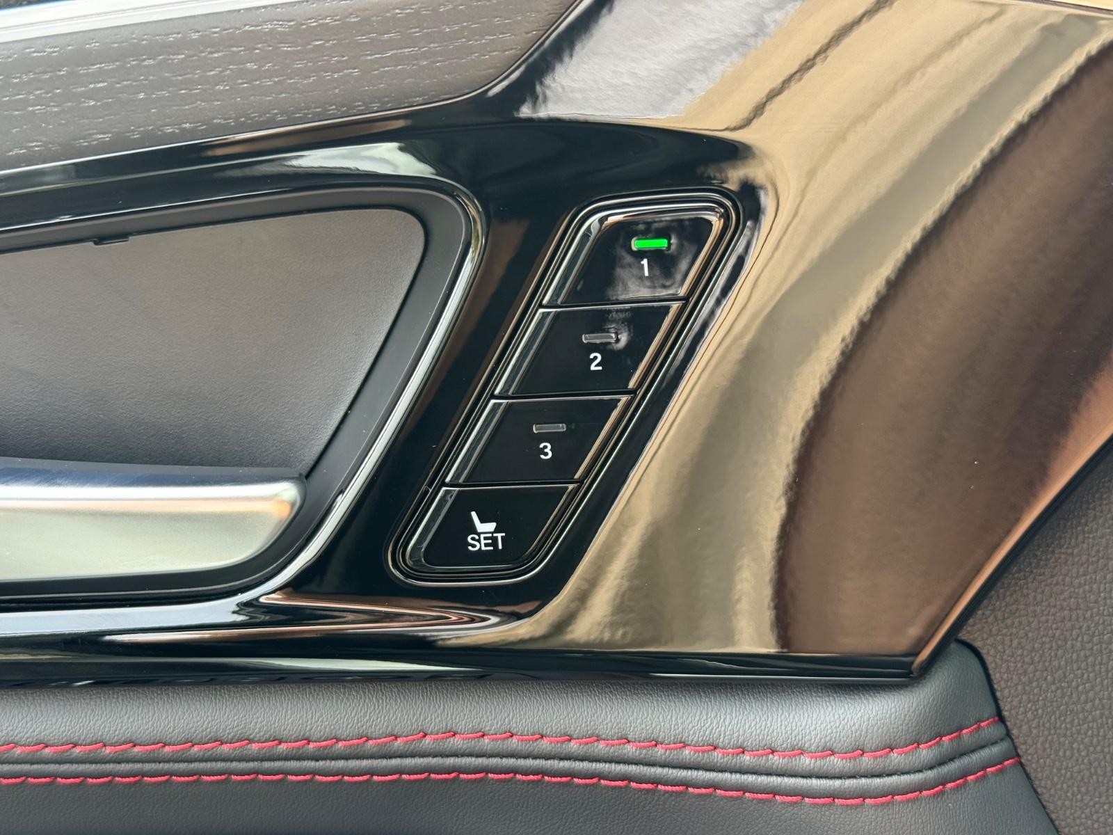 Acura MDX Vehicle Image 16
