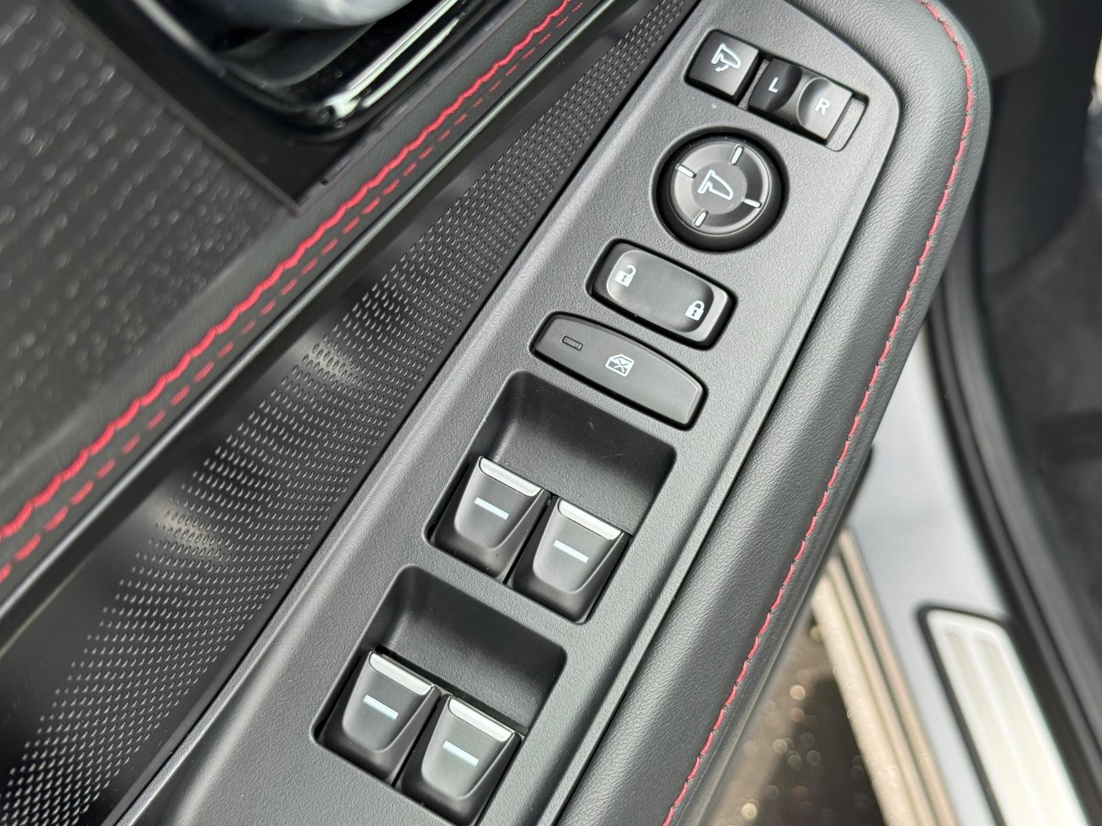Acura MDX Vehicle Image 22