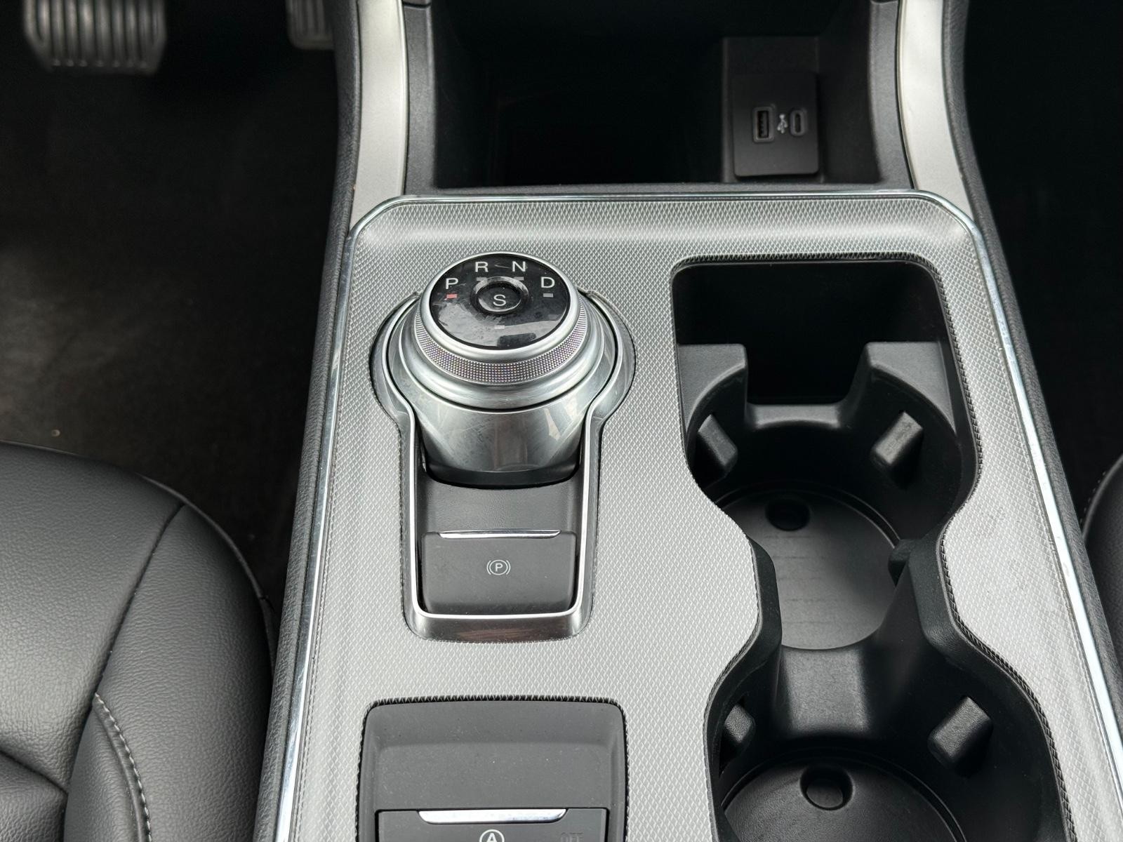 Ford Edge Vehicle Image 13