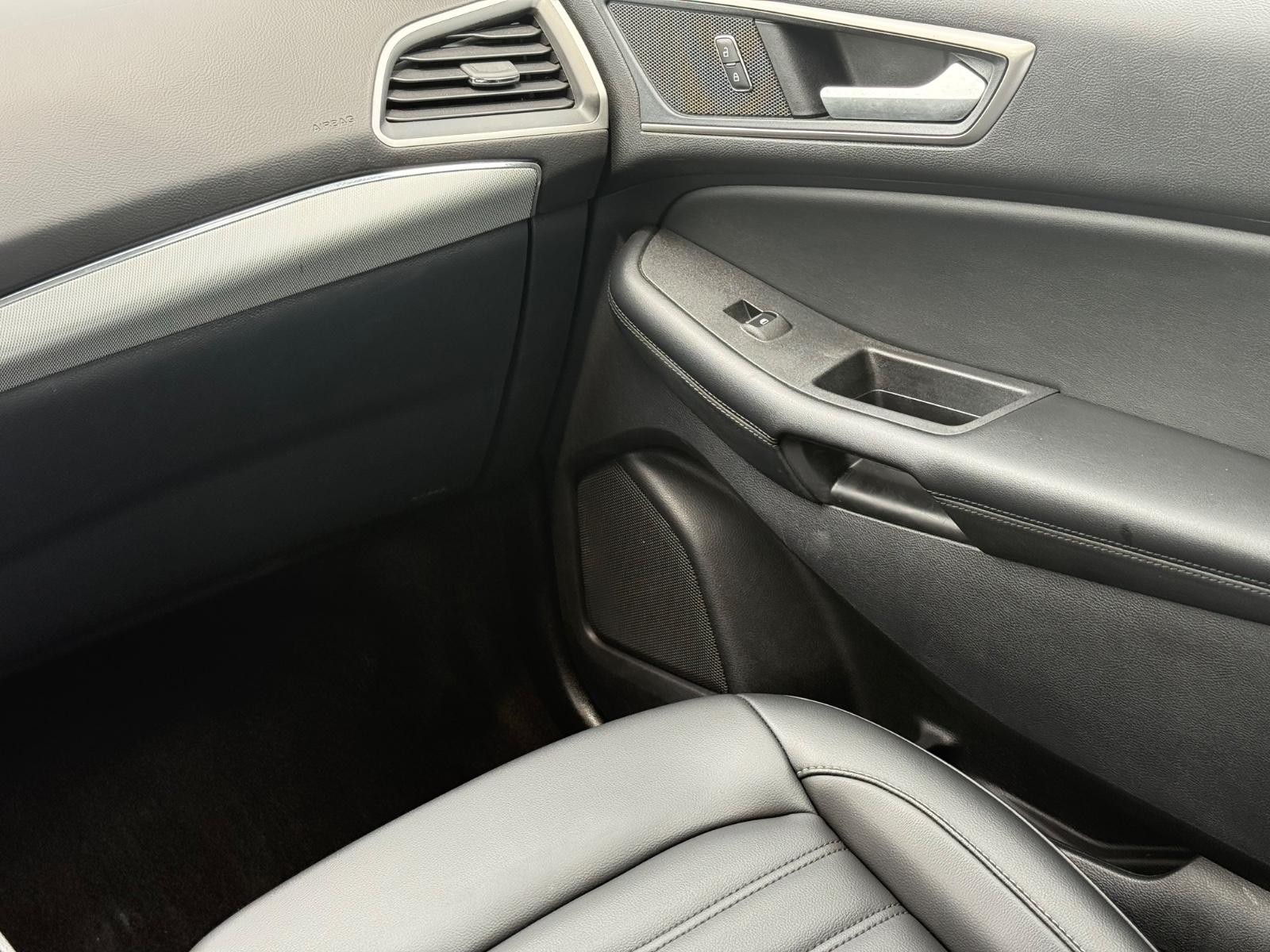 Ford Edge Vehicle Image 15