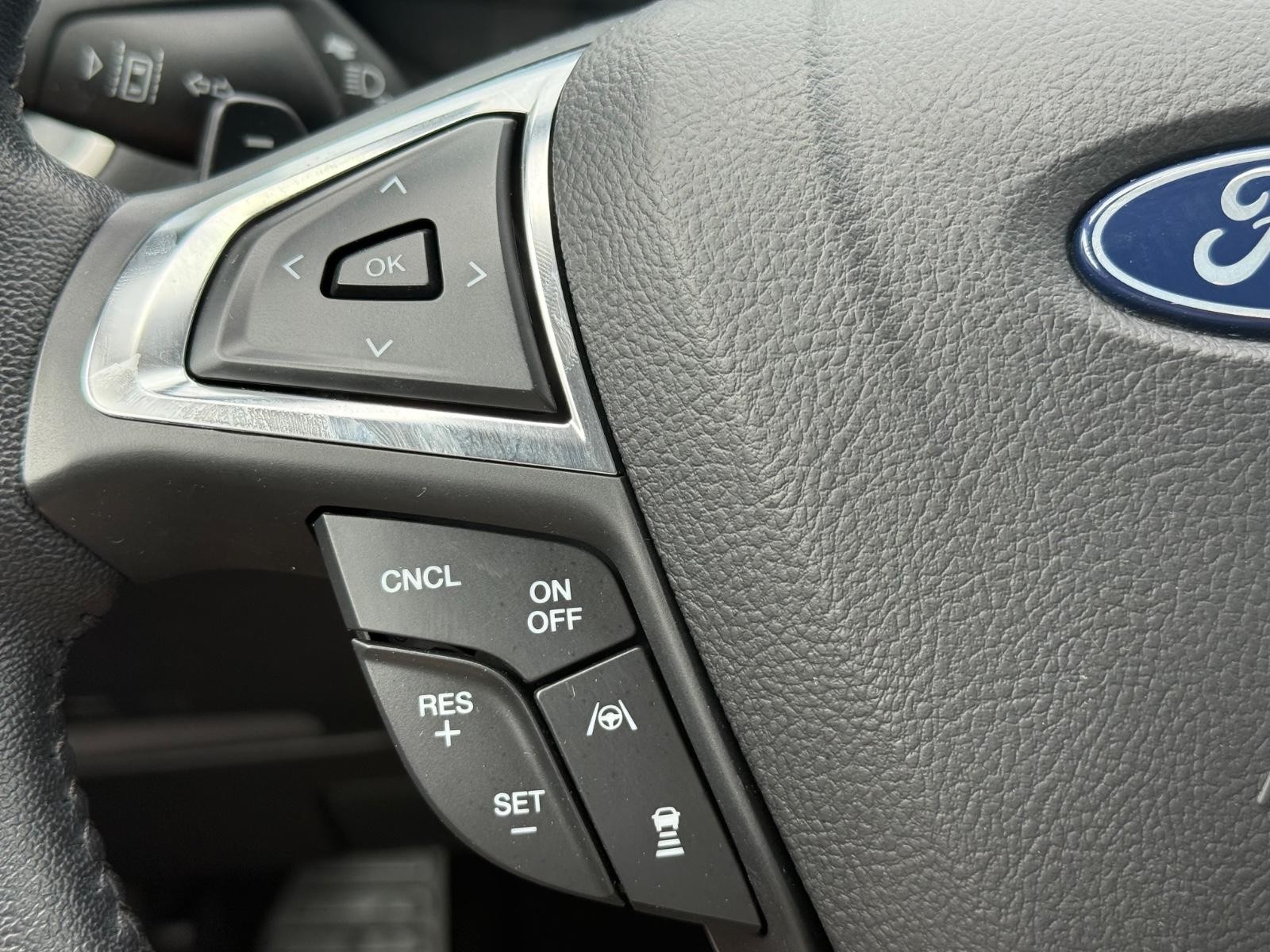 Ford Edge Vehicle Image 16