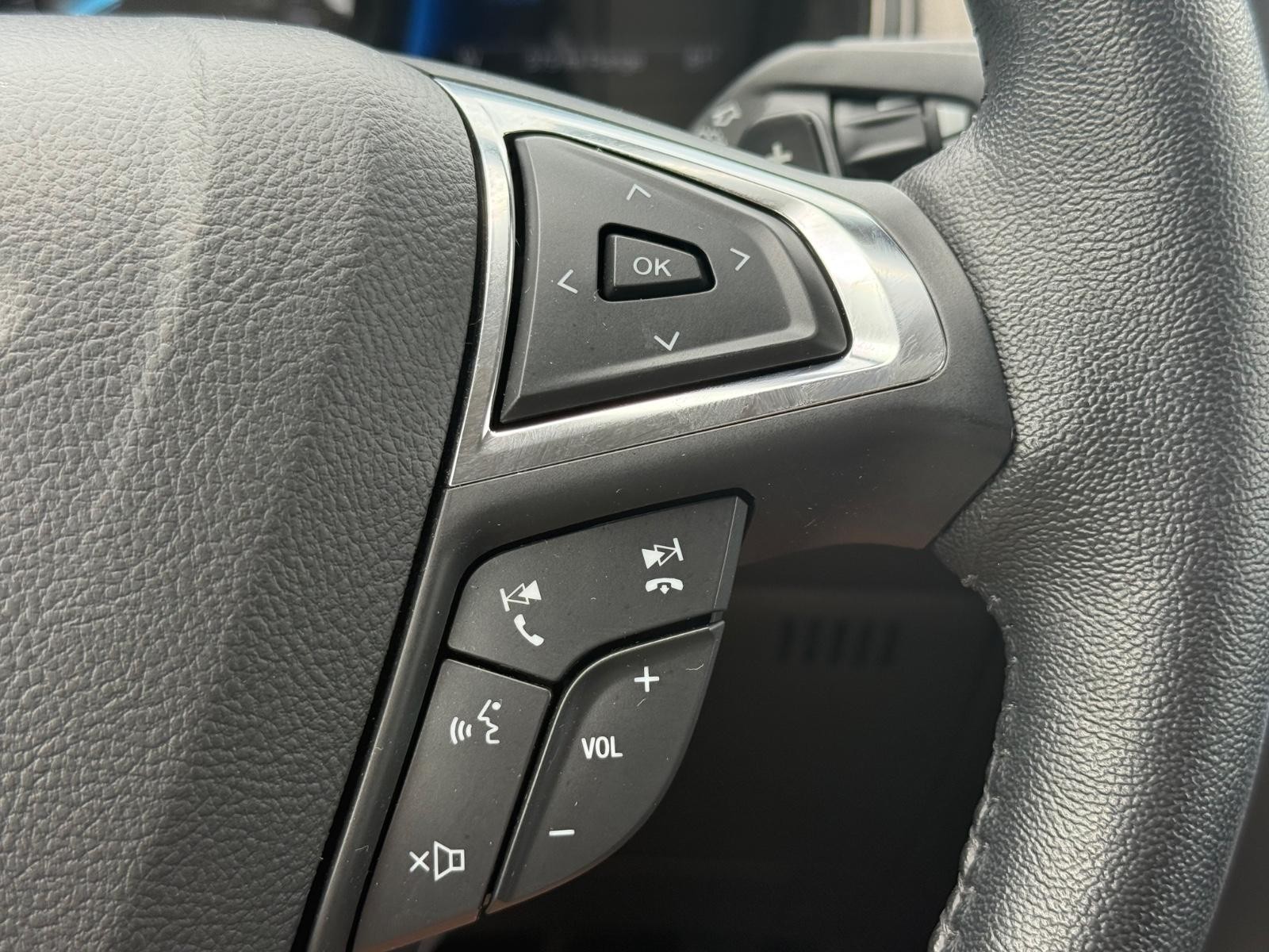 Ford Edge Vehicle Image 17